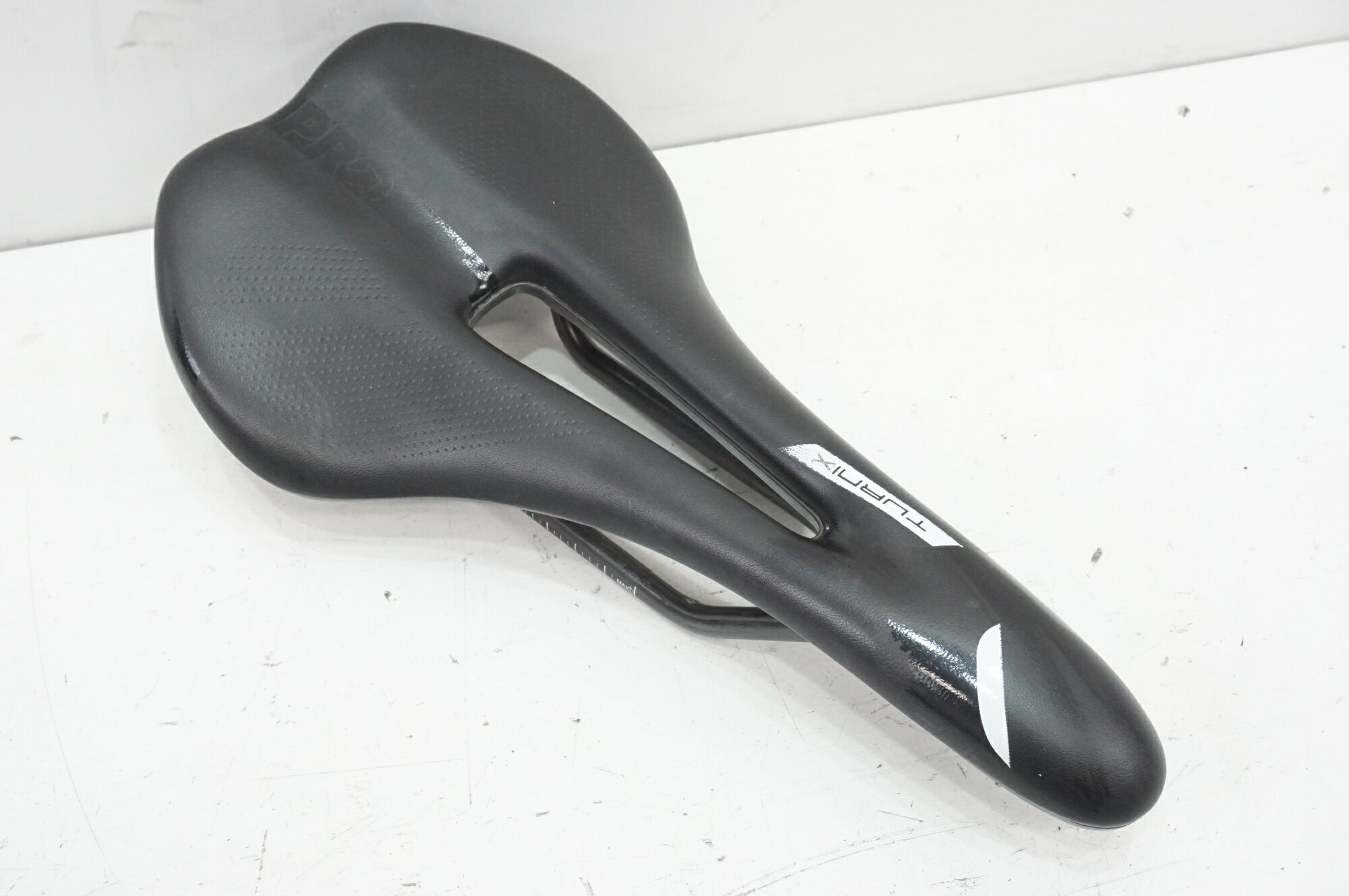 SHIMANO 「シマノ」 PRO TURNIX CARBON 142mm サドル / 大宮店