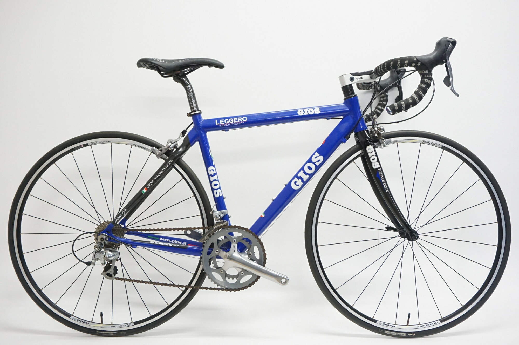 ■商品情報サイズ：48トップチューブ(C-C)：約510mm（ホリゾンタル換算）シートチューブ(C-T)：約480mm（実測値）適応身長：160-170cm(目安)重量：約7.8kgフレーム：アルミ+カーボンフォーク：アルミ+カーボンレバー：SHIMANO 105 5600Fディレイラー：SHIMANO 105 5600Rディレイラー：SHIMANO 105 5600ブレーキ：SHIMANO 105 5600クランク：SHIMANO 105 5600 50-34T 170mmスプロケット：SHIMANO 105 5600 12-25Tシートポスト：DEDA 27.2mmハンドル：純正 400mmステム：DEDA 100mmサドル：SELLE ITALIAホイール：ALEXRIMS R400タイヤ：クリンチャー 700x23c変速段数：2x10付属品：なし（ペダルなし、掲載画像の物が全てです）■状態・整備済みの車体です。・使用に伴うキズやヨゴレ、サビがございますが、致命的なダメージはなく走行に支障はございません。・チェーンに錆が目立ちます ■注意事項【在庫について】 在庫管理は細心の注意を払い行なっておりますが、システムの都合により在庫有と表記の商品につきましても、実在庫の反映との時間差により在庫が無い場合がございます。弊社はそれに伴う全てにおいて一切の責任は負いかねます事、何卒ご了承くださいませ。ご注文頂きました商品のご用意が出来かねました場合は、お電話とメールにてキャンセルご承諾お願いのご連絡をさせて頂きます。【掲載画像について】撮影方法やお客様の閲覧環境により、実際の商品とは違った色の見え方となる場合がございます。上記理由による返品、変更、キャンセルは一切お受け致しかねますまたシステム等の不備により、商品ページに別商品が含まれている、別カラー・仕様が掲載されている、商品情報に誤表記がある場合がございますご不明点がございましたら必ずご注文前にお問い合わせくださいませ。
