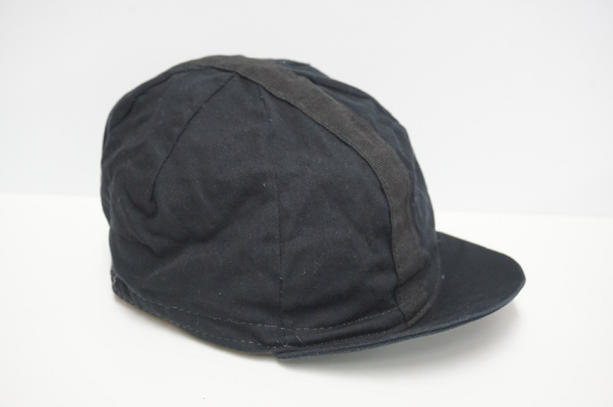 ■商品情報・サイズ表記：不明※タグカット■付属品・なし（付属品につきましては、画像に掲載しているものが全てになります。）■状態・擦れ、シワ、ほつれ、やや色褪せ、汚れ等の着用感がございます。 ■注意事項【在庫について】 在庫管理は細心の注意を払い行なっておりますが、システムの都合により在庫有と表記の商品につきましても、実在庫の反映との時間差により在庫が無い場合がございます。弊社はそれに伴う全てにおいて一切の責任は負いかねます事、何卒ご了承くださいませ。ご注文頂きました商品のご用意が出来かねました場合は、お電話とメールにてキャンセルご承諾お願いのご連絡をさせて頂きます。【掲載画像について】撮影方法やお客様の閲覧環境により、実際の商品とは違った色の見え方となる場合がございます。上記理由による返品、変更、キャンセルは一切お受け致しかねますまたシステム等の不備により、商品ページに別商品が含まれている、別カラー・仕様が掲載されている、商品情報に誤表記がある場合がございますご不明点がございましたら必ずご注文前にお問い合わせくださいませ。