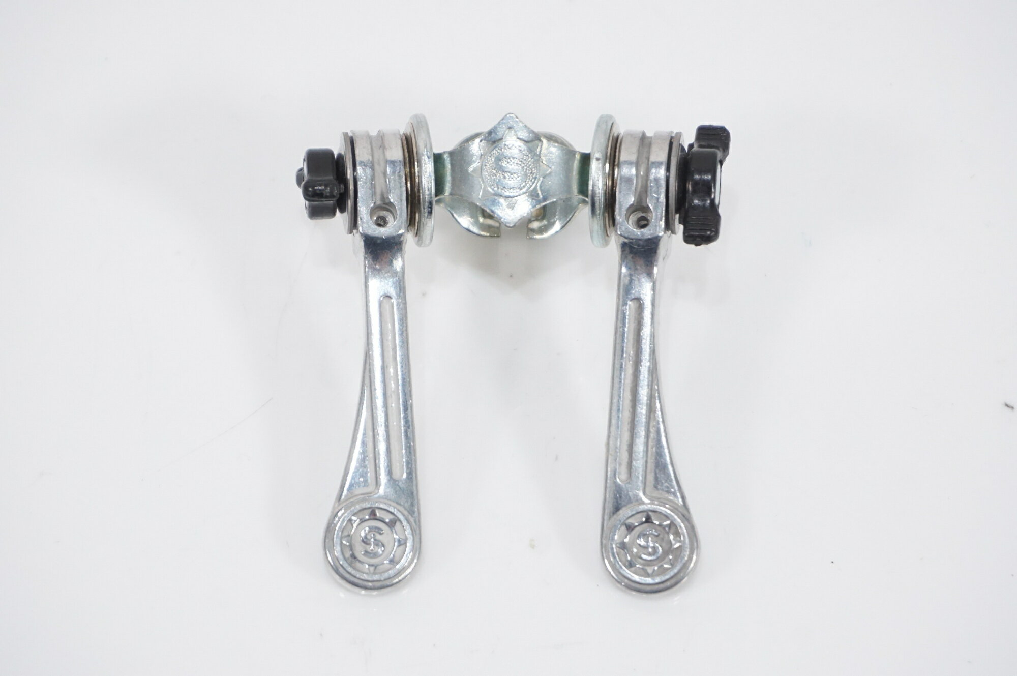 ■状態 ・使用による汚れやサビ、キズなどがございます。 ■付属品 ※画像に掲載している物で全てでございます。 ※画像にないものは欠品となりますためご注意ください。 ※掲載画像以外にもキズや汚れはございますが、写真の掲載可能枚数の都合上、目立つ箇所を優先的に抜粋しております。 ■注意事項【在庫について】 在庫管理は細心の注意を払い行なっておりますが、システムの都合により在庫有と表記の商品につきましても、実在庫の反映との時間差により在庫が無い場合がございます。弊社はそれに伴う全てにおいて一切の責任は負いかねます事、何卒ご了承くださいませ。ご注文頂きました商品のご用意が出来かねました場合は、お電話とメールにてキャンセルご承諾お願いのご連絡をさせて頂きます。【掲載画像について】撮影方法やお客様の閲覧環境により、実際の商品とは違った色の見え方となる場合がございます。上記理由による返品、変更、キャンセルは一切お受け致しかねますまたシステム等の不備により、商品ページに別商品が含まれている、別カラー・仕様が掲載されている、商品情報に誤表記がある場合がございますご不明点がございましたら必ずご注文前にお問い合わせくださいませ。