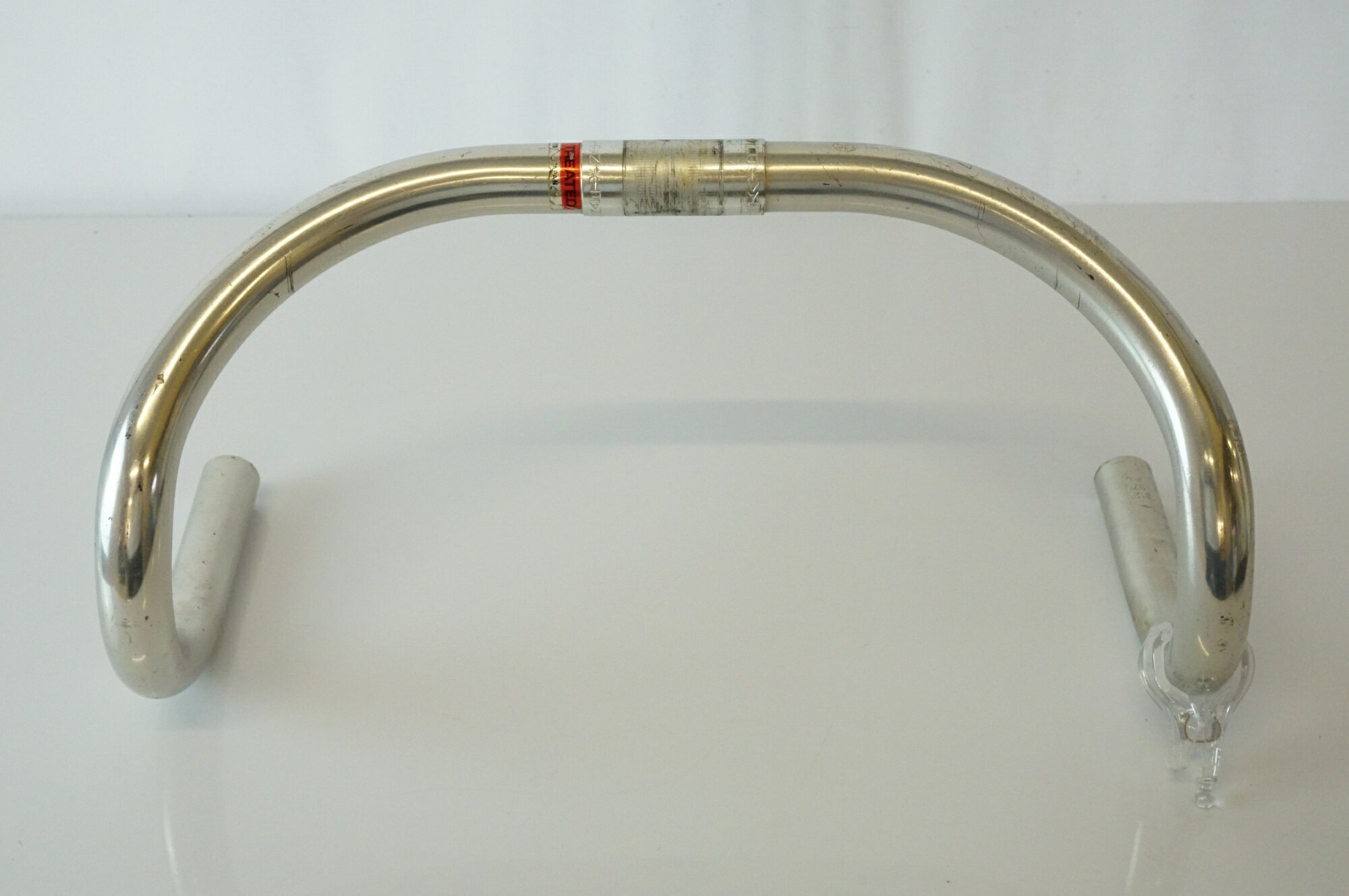 ■商品情報 ・φ25.4 ・370mm ■状態 ・使用に伴う小キズ、ヨゴレがございます。 ・掲載画像以外にも細かい傷や多少の汚れがございます。 【付属品】 ※画像に掲載している物で全てでございます。 ※画像にないものは欠品となりますためご注意ください。 ■注意事項【在庫について】 在庫管理は細心の注意を払い行なっておりますが、システムの都合により在庫有と表記の商品につきましても、実在庫の反映との時間差により在庫が無い場合がございます。弊社はそれに伴う全てにおいて一切の責任は負いかねます事、何卒ご了承くださいませ。ご注文頂きました商品のご用意が出来かねました場合は、お電話とメールにてキャンセルご承諾お願いのご連絡をさせて頂きます。【掲載画像について】撮影方法やお客様の閲覧環境により、実際の商品とは違った色の見え方となる場合がございます。上記理由による返品、変更、キャンセルは一切お受け致しかねますまたシステム等の不備により、商品ページに別商品が含まれている、別カラー・仕様が掲載されている、商品情報に誤表記がある場合がございますご不明点がございましたら必ずご注文前にお問い合わせくださいませ。