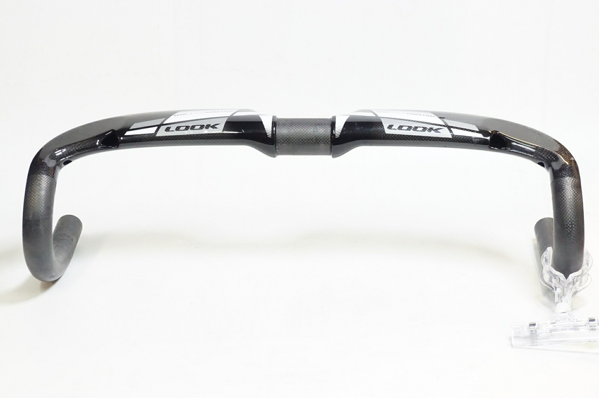 ■商品情報 ・φ31.8 420mm ・ケーブル内装タイプ ■状態 ・バーテープの糊残りや使用に伴う小傷、一部クリア剥がれが見られ、一定の使用感がございます。 ■付属品 ・掲載しているものが全てになります。 ■注意事項【在庫について】 在庫管理は細心の注意を払い行なっておりますが、システムの都合により在庫有と表記の商品につきましても、実在庫の反映との時間差により在庫が無い場合がございます。弊社はそれに伴う全てにおいて一切の責任は負いかねます事、何卒ご了承くださいませ。ご注文頂きました商品のご用意が出来かねました場合は、お電話とメールにてキャンセルご承諾お願いのご連絡をさせて頂きます。【掲載画像について】撮影方法やお客様の閲覧環境により、実際の商品とは違った色の見え方となる場合がございます。上記理由による返品、変更、キャンセルは一切お受け致しかねますまたシステム等の不備により、商品ページに別商品が含まれている、別カラー・仕様が掲載されている、商品情報に誤表記がある場合がございますご不明点がございましたら必ずご注文前にお問い合わせくださいませ。