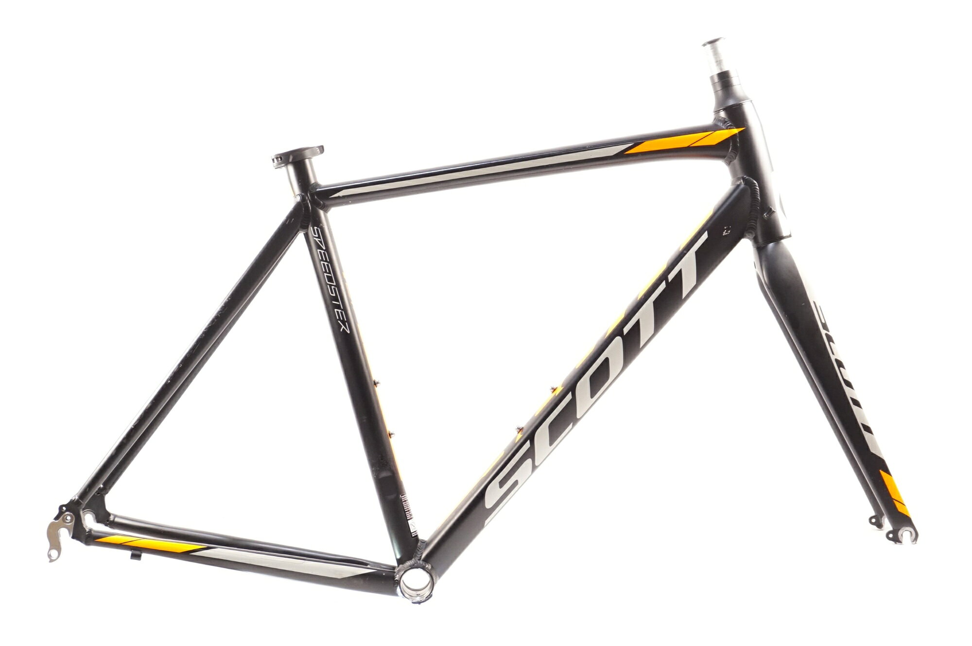 ■商品情報メーカーサイズ:M/54シートチューブ(C-T): 540mmトップチューブ(C-C):545mm(ホリゾンタル換算)適応身長:170-180cm(目安)重量:約2.87kgフレーム材質:アルミフロントフォーク:カーボンブレーキタイプ:キャリパーブレーキBBシェル:BSA（BC 1.37x24TPI）シートポスト:31.6mmコラム径:28.6mm（OS）エンド幅（F / R）:100 / 130ホイール径:700C■状態使用に伴うキズやヨゴレがございます。 ■注意事項【在庫について】 在庫管理は細心の注意を払い行なっておりますが、システムの都合により在庫有と表記の商品につきましても、実在庫の反映との時間差により在庫が無い場合がございます。弊社はそれに伴う全てにおいて一切の責任は負いかねます事、何卒ご了承くださいませ。ご注文頂きました商品のご用意が出来かねました場合は、お電話とメールにてキャンセルご承諾お願いのご連絡をさせて頂きます。【掲載画像について】撮影方法やお客様の閲覧環境により、実際の商品とは違った色の見え方となる場合がございます。上記理由による返品、変更、キャンセルは一切お受け致しかねますまたシステム等の不備により、商品ページに別商品が含まれている、別カラー・仕様が掲載されている、商品情報に誤表記がある場合がございますご不明点がございましたら必ずご注文前にお問い合わせくださいませ。
