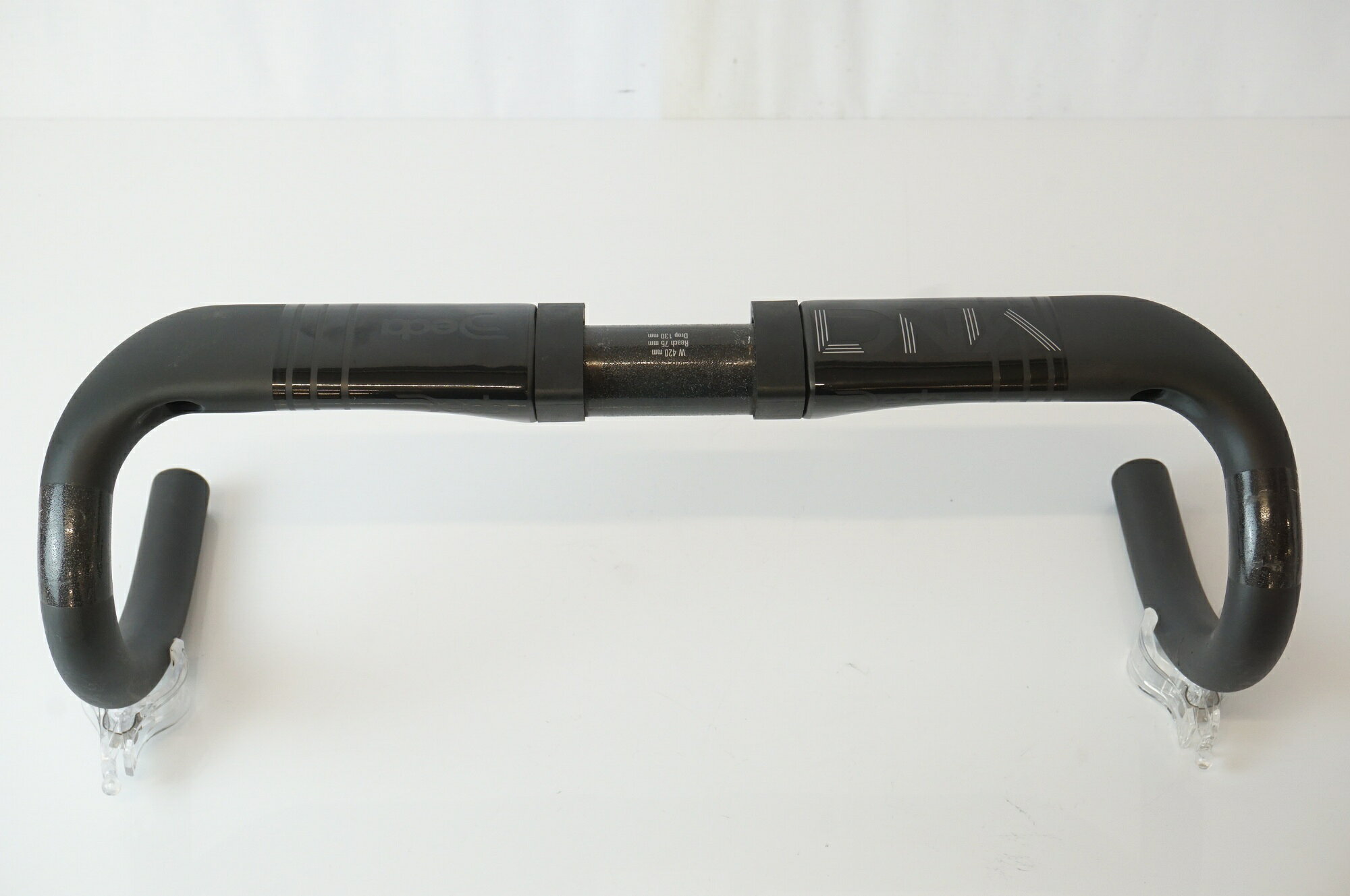 ■商品情報 ・φ31.7 ・420mm ■状態 ・使用に伴う小キズ、ヨゴレがございます。 ・掲載画像以外にも細かい傷や多少の汚れがございます。 【付属品】 ※画像に掲載している物で全てでございます。 ※画像にないものは欠品となりますためご注意ください。 ■注意事項【在庫について】 在庫管理は細心の注意を払い行なっておりますが、システムの都合により在庫有と表記の商品につきましても、実在庫の反映との時間差により在庫が無い場合がございます。弊社はそれに伴う全てにおいて一切の責任は負いかねます事、何卒ご了承くださいませ。ご注文頂きました商品のご用意が出来かねました場合は、お電話とメールにてキャンセルご承諾お願いのご連絡をさせて頂きます。【掲載画像について】撮影方法やお客様の閲覧環境により、実際の商品とは違った色の見え方となる場合がございます。上記理由による返品、変更、キャンセルは一切お受け致しかねますまたシステム等の不備により、商品ページに別商品が含まれている、別カラー・仕様が掲載されている、商品情報に誤表記がある場合がございますご不明点がございましたら必ずご注文前にお問い合わせくださいませ。