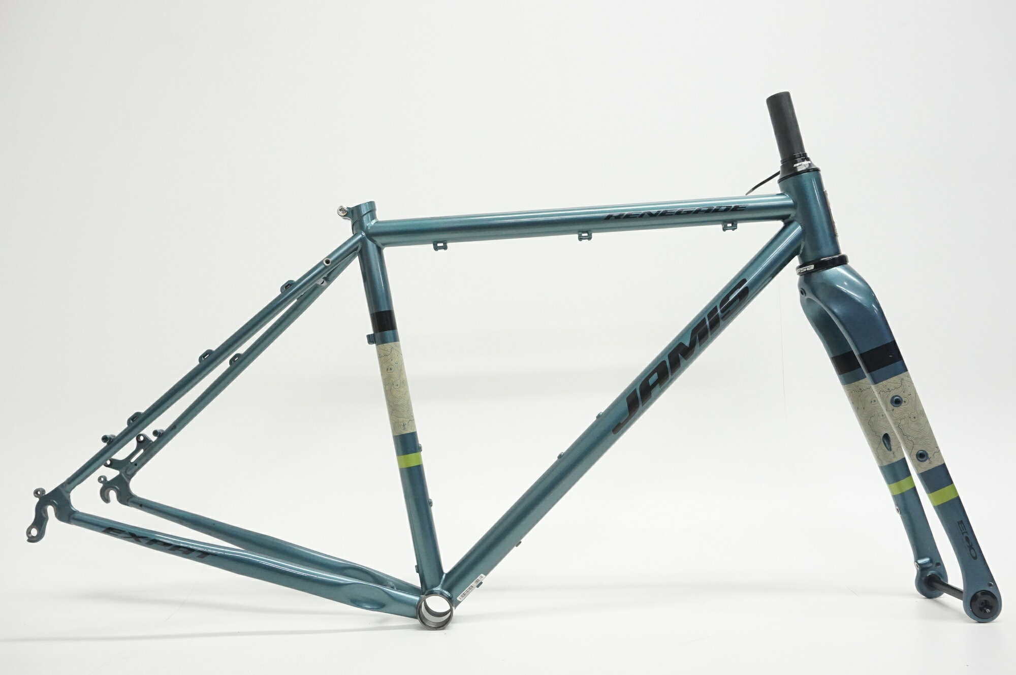 ■商品情報メーカーサイズ：51トップチューブ(C-C):約520mm（ホリゾンタル実測）シートチューブ(C-T):約470mm（実測）適応身長:165-178cm（目安）重量：約3100gフレーム材質：クロモリフロントフォーク：カーボンジャンル：ロードバイクコラム長：約80mmエンド幅 F：100mmエンド幅 R：135mm対応ブレーキ：ディスクブレーキホイールサイズ：700cBB規格：68mm/JISシートポスト径：27.2mm付属品：なし（掲載されている画像の物が全てになります）■状態・使用に伴うキズや汚れがございます・組み付けによる動作確認は行っておりません。・ヘッドパーツの回転にややザラツキ有り ■注意事項【在庫について】 在庫管理は細心の注意を払い行なっておりますが、システムの都合により在庫有と表記の商品につきましても、実在庫の反映との時間差により在庫が無い場合がございます。弊社はそれに伴う全てにおいて一切の責任は負いかねます事、何卒ご了承くださいませ。ご注文頂きました商品のご用意が出来かねました場合は、お電話とメールにてキャンセルご承諾お願いのご連絡をさせて頂きます。【掲載画像について】撮影方法やお客様の閲覧環境により、実際の商品とは違った色の見え方となる場合がございます。上記理由による返品、変更、キャンセルは一切お受け致しかねますまたシステム等の不備により、商品ページに別商品が含まれている、別カラー・仕様が掲載されている、商品情報に誤表記がある場合がございますご不明点がございましたら必ずご注文前にお問い合わせくださいませ。