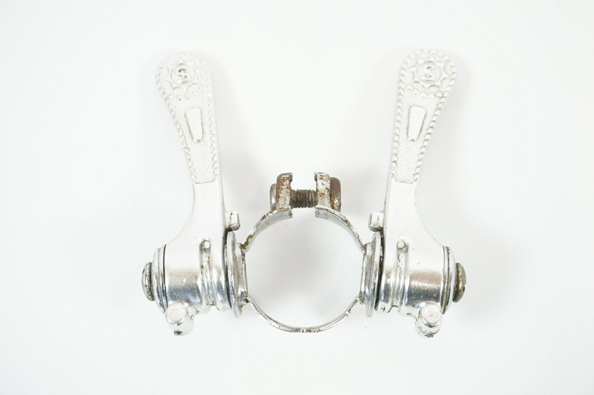 ■状態 ・使用に伴う小傷、汚れ等がございます。 ■付属品 ・掲載しているものが全てになります。 ■注意事項【在庫について】 在庫管理は細心の注意を払い行なっておりますが、システムの都合により在庫有と表記の商品につきましても、実在庫の反映との時間差により在庫が無い場合がございます。弊社はそれに伴う全てにおいて一切の責任は負いかねます事、何卒ご了承くださいませ。ご注文頂きました商品のご用意が出来かねました場合は、お電話とメールにてキャンセルご承諾お願いのご連絡をさせて頂きます。【掲載画像について】撮影方法やお客様の閲覧環境により、実際の商品とは違った色の見え方となる場合がございます。上記理由による返品、変更、キャンセルは一切お受け致しかねますまたシステム等の不備により、商品ページに別商品が含まれている、別カラー・仕様が掲載されている、商品情報に誤表記がある場合がございますご不明点がございましたら必ずご注文前にお問い合わせくださいませ。