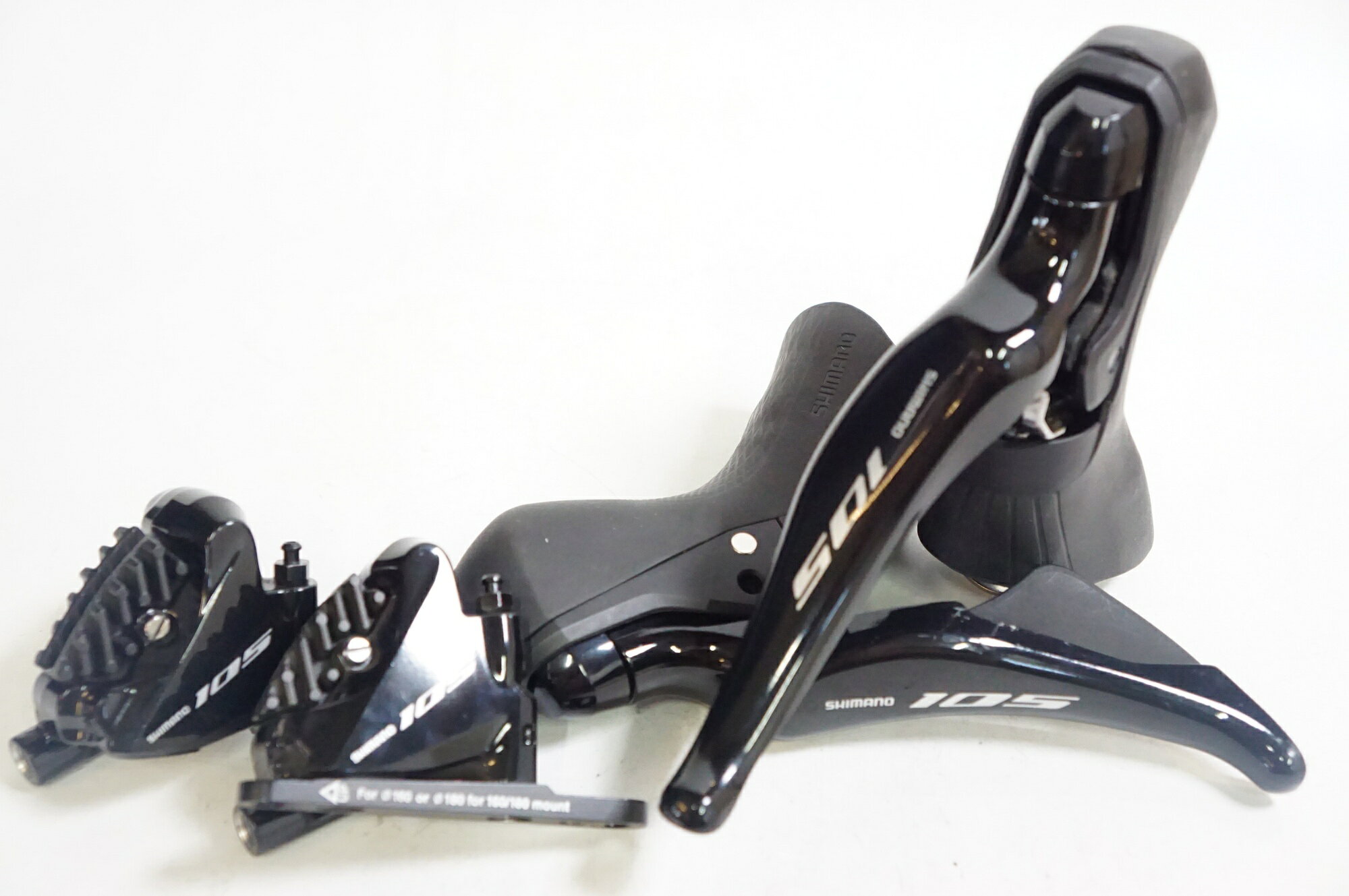 ■商品情報 ・2x11S、油圧 ■状態 ・使用に伴う擦れや小傷が見られますが、大きなダメージは無く良好な状態です。 ※中古商品のため、ブレーキパッドの状態は保証外となります。 ■付属品 ・掲載しているものが全てになります。 ■注意事項【在庫について】 在庫管理は細心の注意を払い行なっておりますが、システムの都合により在庫有と表記の商品につきましても、実在庫の反映との時間差により在庫が無い場合がございます。弊社はそれに伴う全てにおいて一切の責任は負いかねます事、何卒ご了承くださいませ。ご注文頂きました商品のご用意が出来かねました場合は、お電話とメールにてキャンセルご承諾お願いのご連絡をさせて頂きます。【掲載画像について】撮影方法やお客様の閲覧環境により、実際の商品とは違った色の見え方となる場合がございます。上記理由による返品、変更、キャンセルは一切お受け致しかねますまたシステム等の不備により、商品ページに別商品が含まれている、別カラー・仕様が掲載されている、商品情報に誤表記がある場合がございますご不明点がございましたら必ずご注文前にお問い合わせくださいませ。