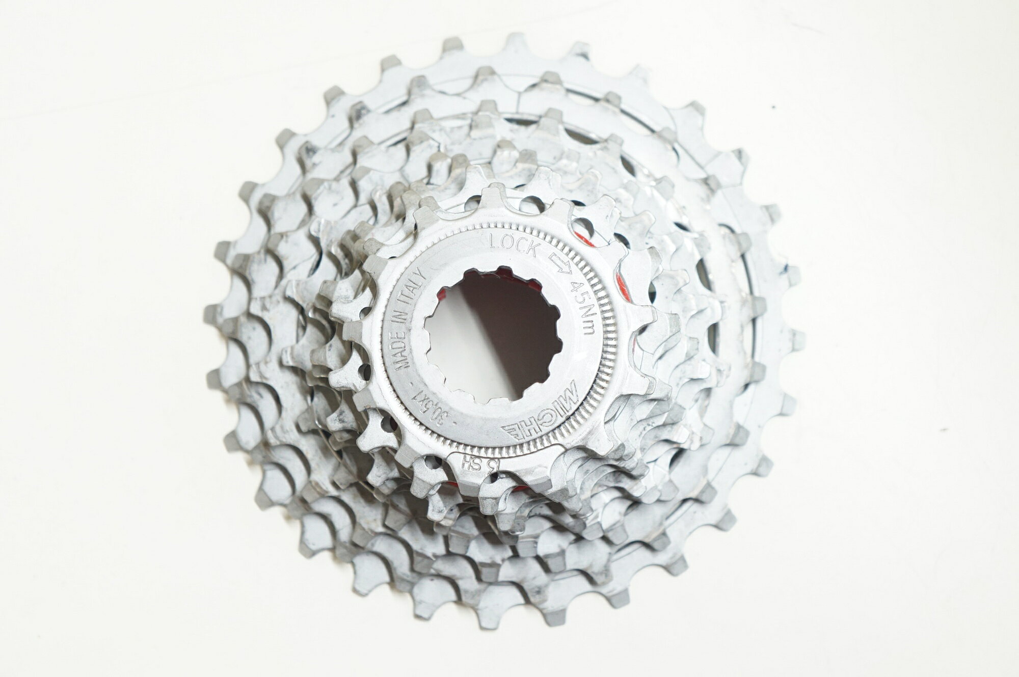 ■詳細・歯数：13-28T・対応フリーボディブランド：SHIMANO・速数：10S■状態・使用に伴う小キズ、ヨゴレ等がございます。【付属品】※画像に掲載している物で全てでございます。※商品の一部でも画像に無いものは欠品となり、返品返金は致しかねます為ご注意ください。　 ■注意事項【在庫について】 在庫管理は細心の注意を払い行なっておりますが、システムの都合により在庫有と表記の商品につきましても、実在庫の反映との時間差により在庫が無い場合がございます。弊社はそれに伴う全てにおいて一切の責任は負いかねます事、何卒ご了承くださいませ。ご注文頂きました商品のご用意が出来かねました場合は、お電話とメールにてキャンセルご承諾お願いのご連絡をさせて頂きます。【掲載画像について】撮影方法やお客様の閲覧環境により、実際の商品とは違った色の見え方となる場合がございます。上記理由による返品、変更、キャンセルは一切お受け致しかねますまたシステム等の不備により、商品ページに別商品が含まれている、別カラー・仕様が掲載されている、商品情報に誤表記がある場合がございますご不明点がございましたら必ずご注文前にお問い合わせくださいませ。