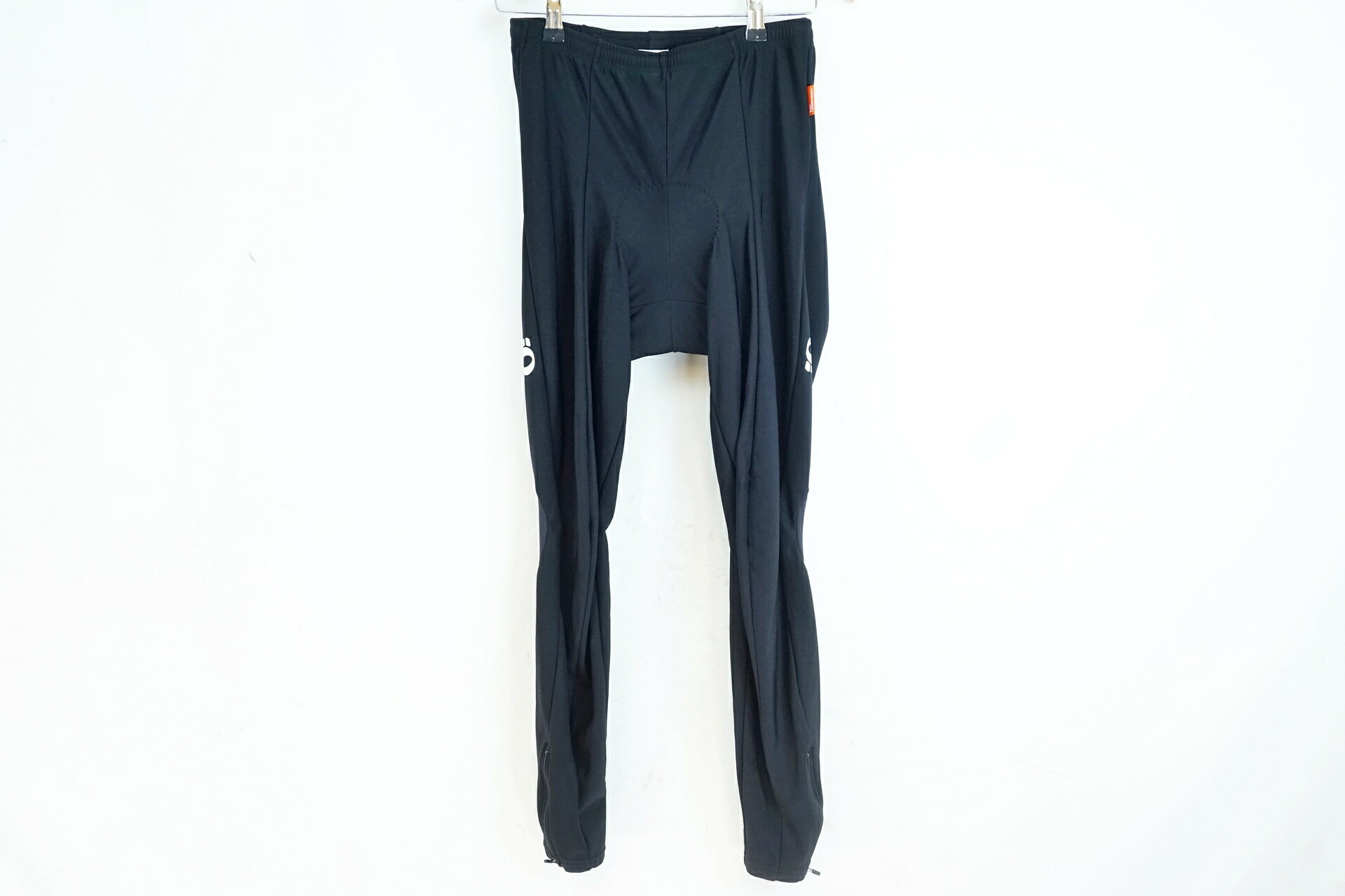■商品情報・PEARL IZUMI 3D NEO ・サイクルタイツ・サイズ：TXL・寸法(実測値)ウエスト：300約mm股上：約260mm股下：約650mm裾幅：約90mm■状態・使用に伴う汚れが少しございます。・破れはないため、問題なくご使用いただけます。■付属品・なし※画像に掲載している物で全てでございます。※掲載画像以外にもキズや汚れはございますが、写真の掲載可能枚数の都合上、目立つ箇所を優先的に抜粋しております。 ■注意事項【在庫について】 在庫管理は細心の注意を払い行なっておりますが、システムの都合により在庫有と表記の商品につきましても、実在庫の反映との時間差により在庫が無い場合がございます。弊社はそれに伴う全てにおいて一切の責任は負いかねます事、何卒ご了承くださいませ。ご注文頂きました商品のご用意が出来かねました場合は、お電話とメールにてキャンセルご承諾お願いのご連絡をさせて頂きます。【掲載画像について】撮影方法やお客様の閲覧環境により、実際の商品とは違った色の見え方となる場合がございます。上記理由による返品、変更、キャンセルは一切お受け致しかねますまたシステム等の不備により、商品ページに別商品が含まれている、別カラー・仕様が掲載されている、商品情報に誤表記がある場合がございますご不明点がございましたら必ずご注文前にお問い合わせくださいませ。
