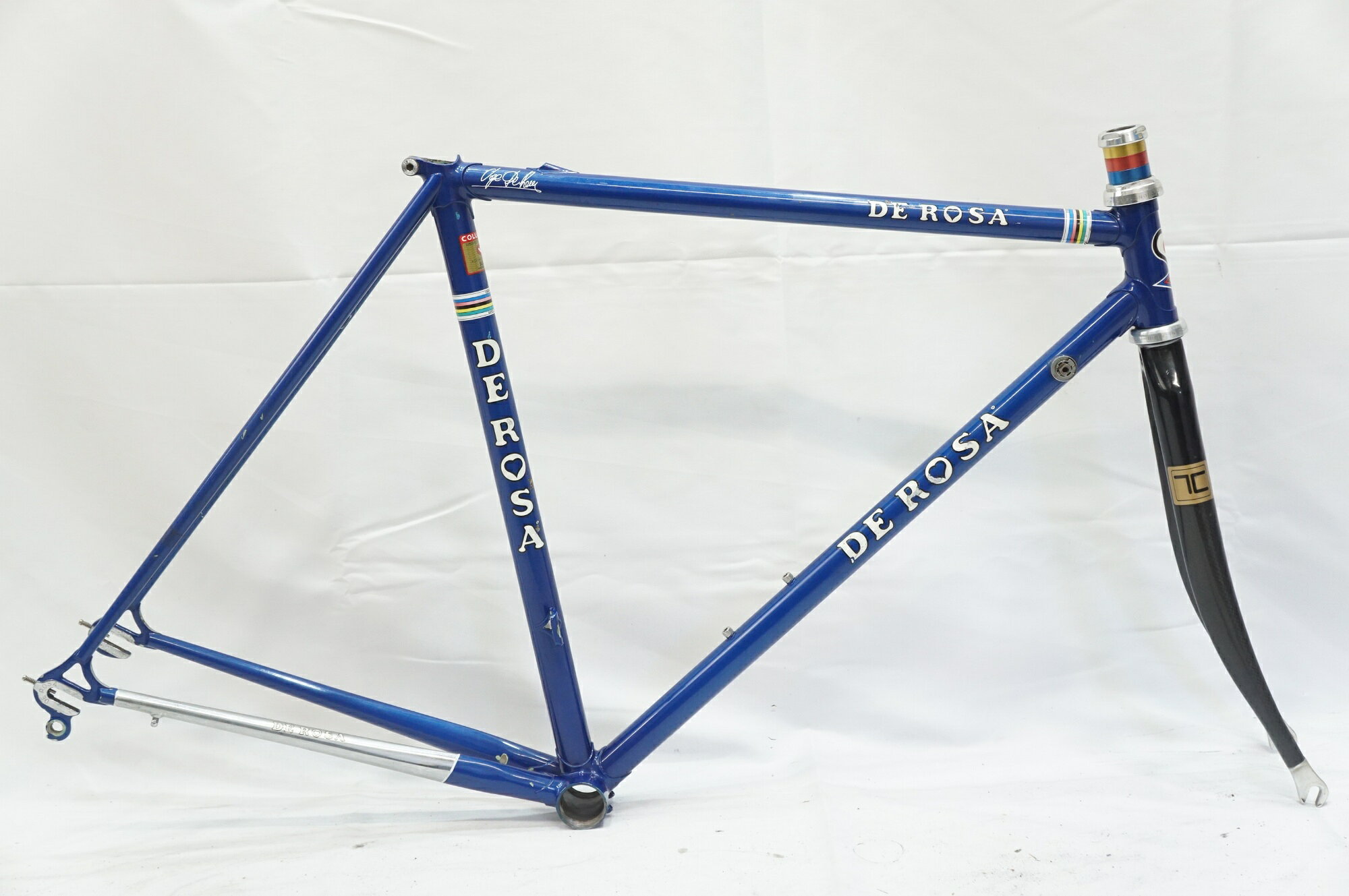 ■商品情報シートチューブ(C-T)510mmトップチューブ(C-C)520mm(実効長)適応身長165-175cm(目安)重量：約2.38kgフレーム材質 クロモリフロントフォーク カーボンジャンル ロードバイクエンド幅 F 100mmエンド幅 R 130mm(実測)対応ブレーキリムブレーキホイールサイズ700CBB70mm/ITAシートポスト径27.0mm付属品なし (画像に掲載している物で全てでございます。)■状態使用に伴うキズ、ヨゴレ等がございます。フロントフォークが非純正のモデルに採用されております。 ■注意事項【在庫について】 在庫管理は細心の注意を払い行なっておりますが、システムの都合により在庫有と表記の商品につきましても、実在庫の反映との時間差により在庫が無い場合がございます。弊社はそれに伴う全てにおいて一切の責任は負いかねます事、何卒ご了承くださいませ。ご注文頂きました商品のご用意が出来かねました場合は、お電話とメールにてキャンセルご承諾お願いのご連絡をさせて頂きます。【掲載画像について】撮影方法やお客様の閲覧環境により、実際の商品とは違った色の見え方となる場合がございます。上記理由による返品、変更、キャンセルは一切お受け致しかねますまたシステム等の不備により、商品ページに別商品が含まれている、別カラー・仕様が掲載されている、商品情報に誤表記がある場合がございますご不明点がございましたら必ずご注文前にお問い合わせくださいませ。