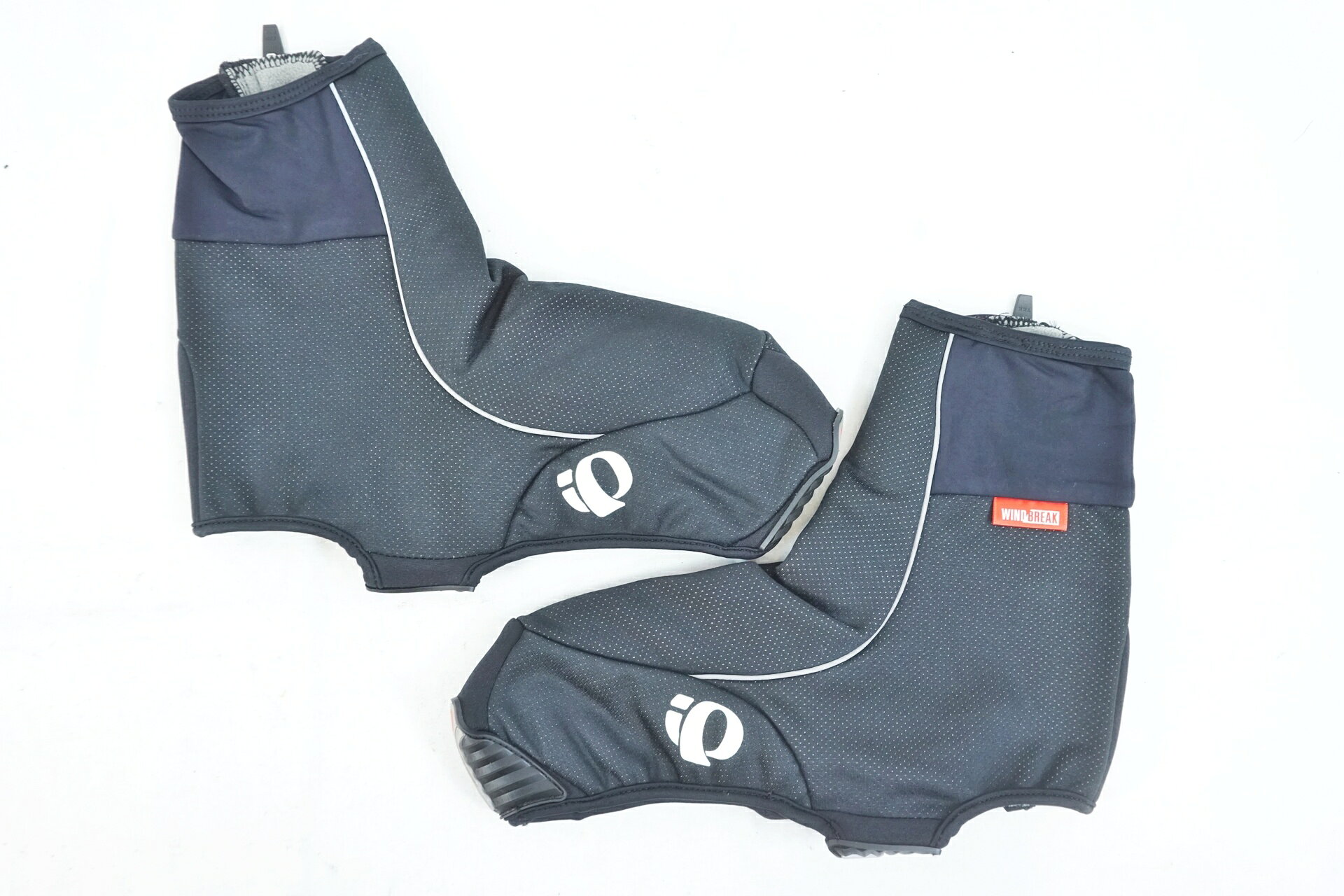 ■商品情報・PEARL IZUMI シューズカバー・サイズ：XL・適応：28-29.5cm・冬用シューズカバー■状態・使用に伴う汚れやほつれが少しございます。・破れはないため、問題なくご使用いただけます。■付属品・なし※画像に掲載している物で全てでございます。※掲載画像以外にもキズや汚れはございますが、写真の掲載可能枚数の都合上、目立つ箇所を優先的に抜粋しております。 ■注意事項【在庫について】 在庫管理は細心の注意を払い行なっておりますが、システムの都合により在庫有と表記の商品につきましても、実在庫の反映との時間差により在庫が無い場合がございます。弊社はそれに伴う全てにおいて一切の責任は負いかねます事、何卒ご了承くださいませ。ご注文頂きました商品のご用意が出来かねました場合は、お電話とメールにてキャンセルご承諾お願いのご連絡をさせて頂きます。【掲載画像について】撮影方法やお客様の閲覧環境により、実際の商品とは違った色の見え方となる場合がございます。上記理由による返品、変更、キャンセルは一切お受け致しかねますまたシステム等の不備により、商品ページに別商品が含まれている、別カラー・仕様が掲載されている、商品情報に誤表記がある場合がございますご不明点がございましたら必ずご注文前にお問い合わせくださいませ。