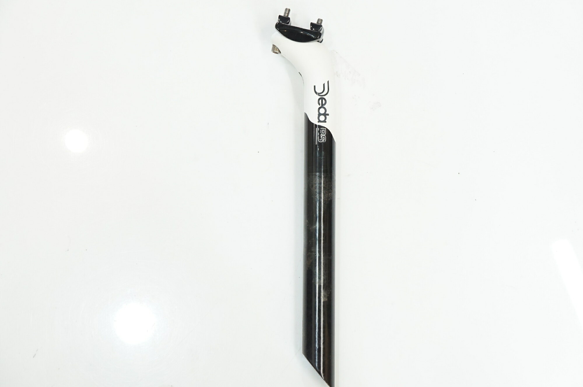 ■詳細・シートポスト長：約350mm・クランプ径：31.6mm■状態・使用に伴う小キズ、ヨゴレ等がございます。【付属品】※画像に掲載している物で全てでございます。※商品の一部でも画像に無いものは欠品となり、返品返金は致しかねます為ご注意ください。　 ■注意事項【在庫について】 在庫管理は細心の注意を払い行なっておりますが、システムの都合により在庫有と表記の商品につきましても、実在庫の反映との時間差により在庫が無い場合がございます。弊社はそれに伴う全てにおいて一切の責任は負いかねます事、何卒ご了承くださいませ。ご注文頂きました商品のご用意が出来かねました場合は、お電話とメールにてキャンセルご承諾お願いのご連絡をさせて頂きます。【掲載画像について】撮影方法やお客様の閲覧環境により、実際の商品とは違った色の見え方となる場合がございます。上記理由による返品、変更、キャンセルは一切お受け致しかねますまたシステム等の不備により、商品ページに別商品が含まれている、別カラー・仕様が掲載されている、商品情報に誤表記がある場合がございますご不明点がございましたら必ずご注文前にお問い合わせくださいませ。
