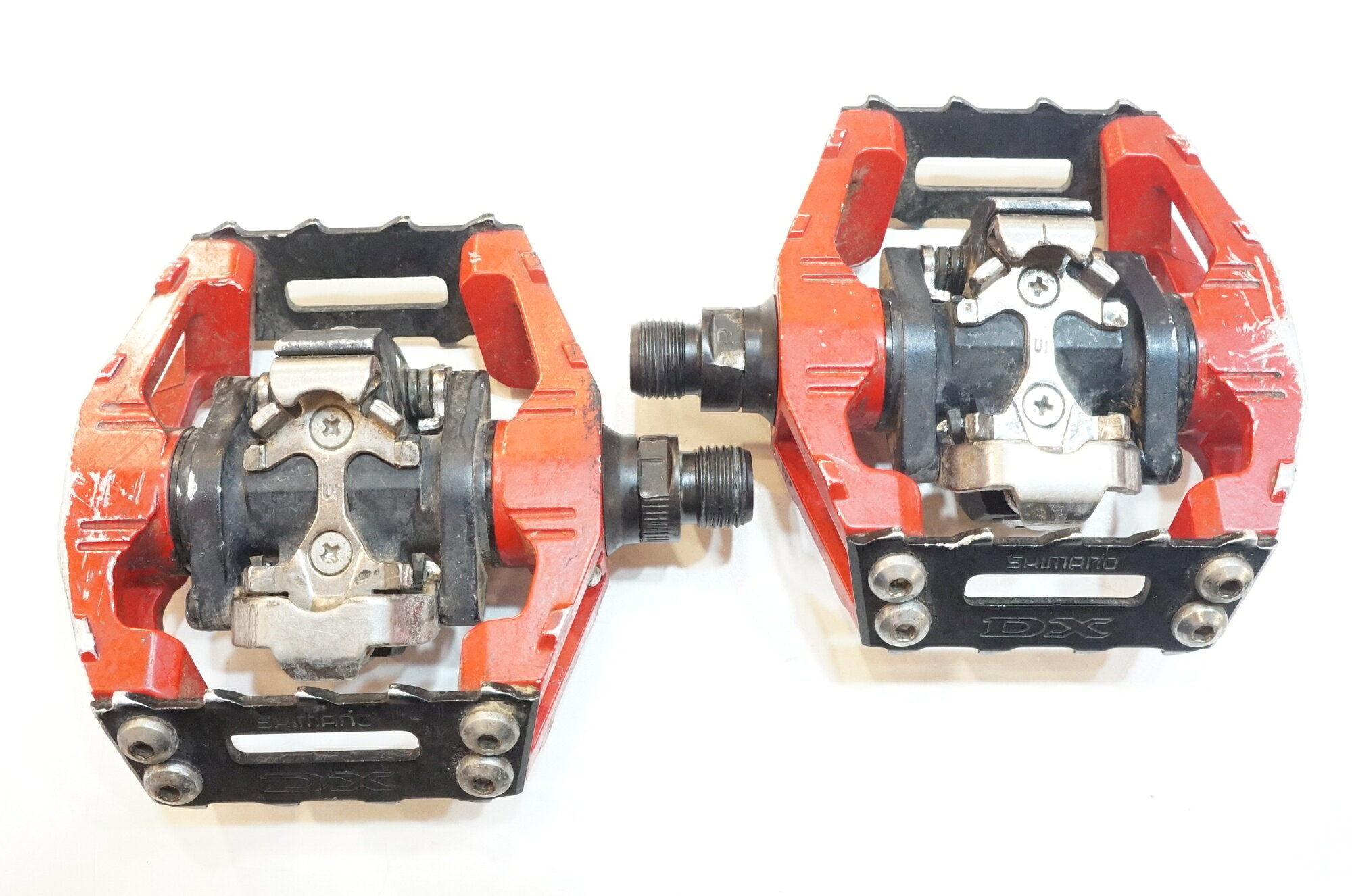 ■状態・使用に伴う小キズ、ヨゴレ等がございます。【付属品】※画像に掲載している物で全てでございます。※商品の一部でも画像に無いものは欠品となり、返品返金は致しかねます為ご注意ください。 ■注意事項【在庫について】 在庫管理は細心の注意を払い行なっておりますが、システムの都合により在庫有と表記の商品につきましても、実在庫の反映との時間差により在庫が無い場合がございます。弊社はそれに伴う全てにおいて一切の責任は負いかねます事、何卒ご了承くださいませ。ご注文頂きました商品のご用意が出来かねました場合は、お電話とメールにてキャンセルご承諾お願いのご連絡をさせて頂きます。【掲載画像について】撮影方法やお客様の閲覧環境により、実際の商品とは違った色の見え方となる場合がございます。上記理由による返品、変更、キャンセルは一切お受け致しかねますまたシステム等の不備により、商品ページに別商品が含まれている、別カラー・仕様が掲載されている、商品情報に誤表記がある場合がございますご不明点がございましたら必ずご注文前にお問い合わせくださいませ。