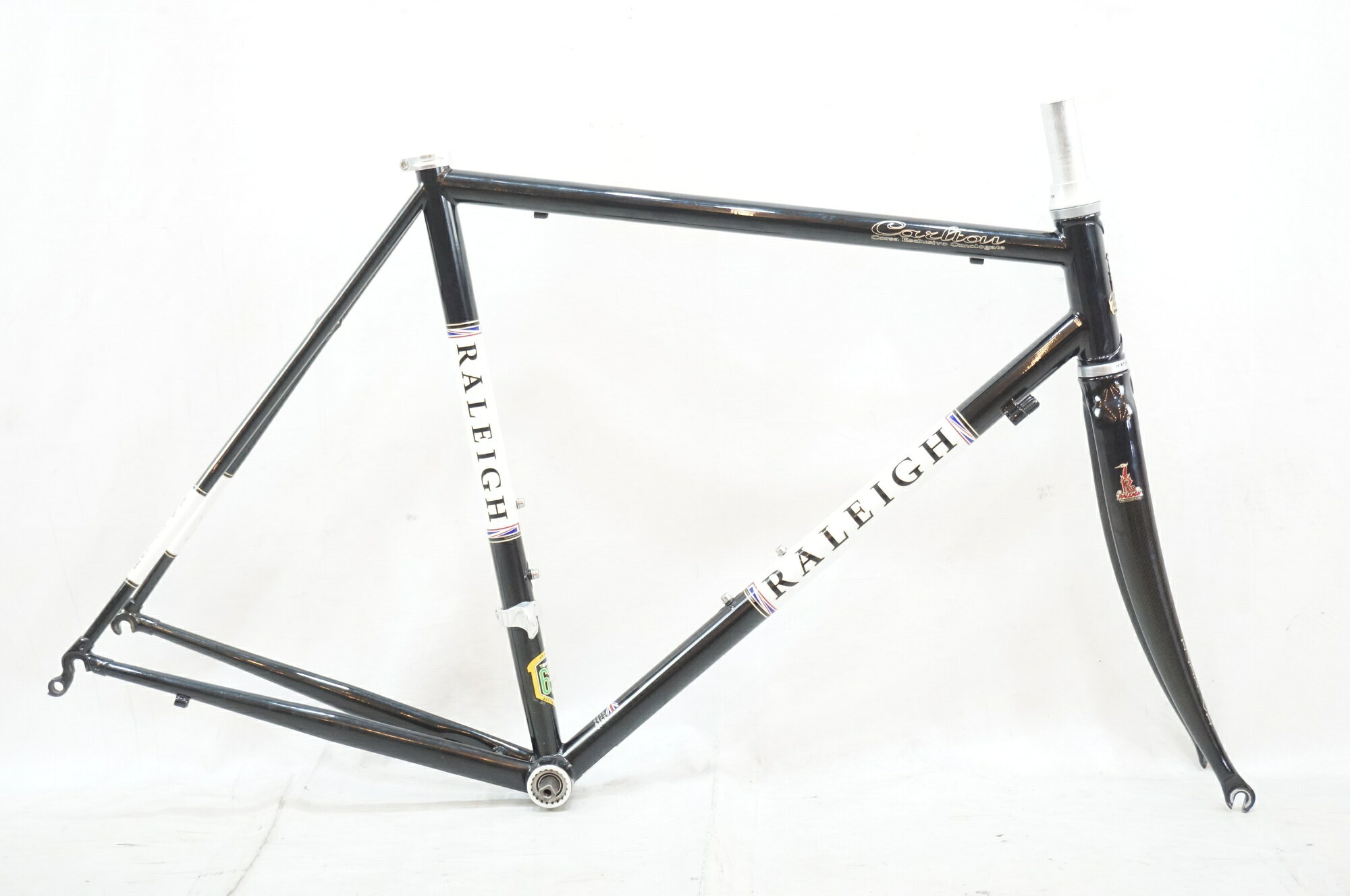 ■商品情報 サイズ：550 トップチューブ(C-C)：約550mm (ホリゾンタル換算)(実測) シートチューブ(C-T)：約550mm (実測) 適応身長：約175-185cm (目安) 重量：約3100g(実測) ジャンル：ロード フレーム/フォーク素材：クロモリ シートポスト径：φ27.2 BB規格：BSA エンド幅：前100mm 後130mm ■状態 使用に伴う小キズがございますが、比較的良好な状態でございます。 ヘッドの回転に抵抗感がございます。 BBは保証対象外となります。 写真はなるべく実際の色に近付けておりますが、閲覧する環境によって色が異なる場合がございます。 ■付属品 掲載している画像の物が全てになります。 ※掲載されていない物は欠品となります。 　また、欠品している物は取り寄せなど出来かねる為予めご了承ください。 ■注意事項【在庫について】 在庫管理は細心の注意を払い行なっておりますが、システムの都合により在庫有と表記の商品につきましても、実在庫の反映との時間差により在庫が無い場合がございます。弊社はそれに伴う全てにおいて一切の責任は負いかねます事、何卒ご了承くださいませ。ご注文頂きました商品のご用意が出来かねました場合は、お電話とメールにてキャンセルご承諾お願いのご連絡をさせて頂きます。【掲載画像について】撮影方法やお客様の閲覧環境により、実際の商品とは違った色の見え方となる場合がございます。上記理由による返品、変更、キャンセルは一切お受け致しかねますまたシステム等の不備により、商品ページに別商品が含まれている、別カラー・仕様が掲載されている、商品情報に誤表記がある場合がございますご不明点がございましたら必ずご注文前にお問い合わせくださいませ。