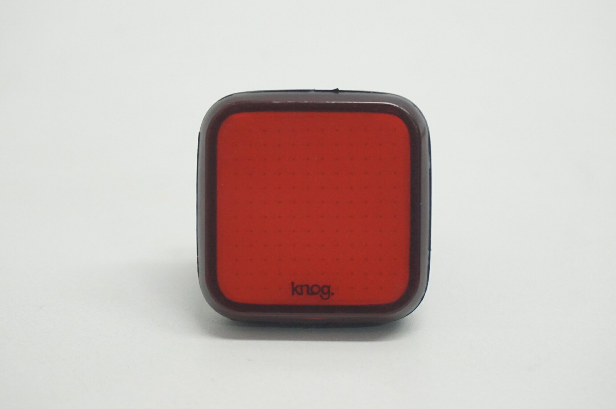 ■商品情報・USB-A充電■付属品・なし（付属品につきましては、画像に掲載しているものが全てになります。）■状態・部分的に小傷や擦れ等の使用感がございます。・バッテリーは消耗、劣化の可能性がございます。・Oリングがやや伸びておりφ31.6ポストでギリギリの保持力です ■注意事項【在庫について】 在庫管理は細心の注意を払い行なっておりますが、システムの都合により在庫有と表記の商品につきましても、実在庫の反映との時間差により在庫が無い場合がございます。弊社はそれに伴う全てにおいて一切の責任は負いかねます事、何卒ご了承くださいませ。ご注文頂きました商品のご用意が出来かねました場合は、お電話とメールにてキャンセルご承諾お願いのご連絡をさせて頂きます。【掲載画像について】撮影方法やお客様の閲覧環境により、実際の商品とは違った色の見え方となる場合がございます。上記理由による返品、変更、キャンセルは一切お受け致しかねますまたシステム等の不備により、商品ページに別商品が含まれている、別カラー・仕様が掲載されている、商品情報に誤表記がある場合がございますご不明点がございましたら必ずご注文前にお問い合わせくださいませ。