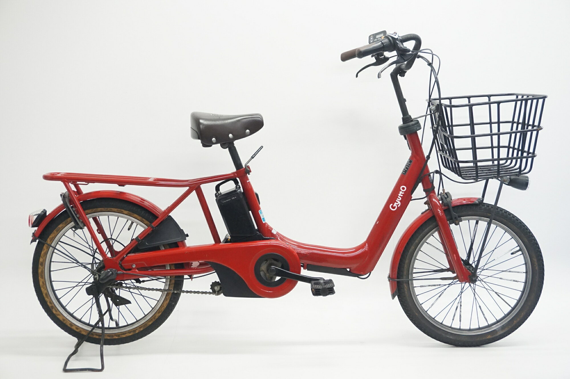 ■商品情報メーカーサイズ:ワンサイズ適応身長:155cm以上(目安)重量:約32kgタイヤサイズ:20インチバッテリー容量:16Ah補助走行距離:約60km(オートモード)充電時間:約5時間■バッテリー状態(あくまでも目安の数値となります。)総充電回数(目安):不明実容量(目安):100～75%■付属品カギ:1本充電器:あり取り扱い説明書:なしその他付属品:なし■状態使用に伴うキズやヨゴレ、サビ等の使用感がございますが、動作に支障はございませんサドル劣化、ひび割れがあり交換推奨です前後タイヤが劣化しておりパンクのリスク等を鑑み早期交換推奨となります鍵は1本のみ付属しており予備の鍵はございません■配送方法 ※アートセッティングデリバリー家財おまかせ便での配送となります。 ■注意事項【在庫について】 在庫管理は細心の注意を払い行なっておりますが、システムの都合により在庫有と表記の商品につきましても、実在庫の反映との時間差により在庫が無い場合がございます。弊社はそれに伴う全てにおいて一切の責任は負いかねます事、何卒ご了承くださいませ。ご注文頂きました商品のご用意が出来かねました場合は、お電話とメールにてキャンセルご承諾お願いのご連絡をさせて頂きます。【掲載画像について】撮影方法やお客様の閲覧環境により、実際の商品とは違った色の見え方となる場合がございます。上記理由による返品、変更、キャンセルは一切お受け致しかねますまたシステム等の不備により、商品ページに別商品が含まれている、別カラー・仕様が掲載されている、商品情報に誤表記がある場合がございますご不明点がございましたら必ずご注文前にお問い合わせくださいませ。