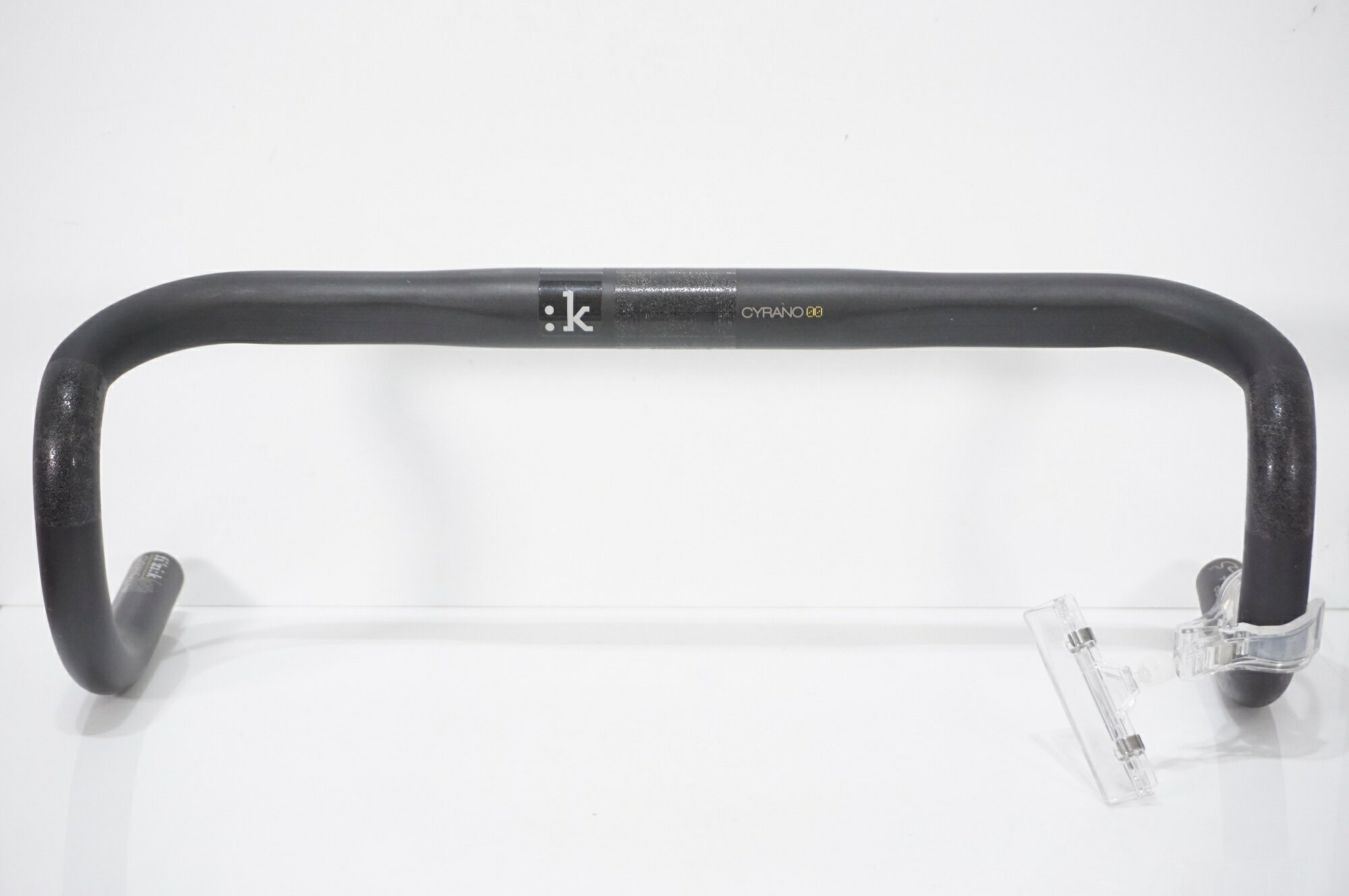 ■商品情報 ・φ31.8/440mm ・SPINE CONCEPT/SNAKE ・重量：約187g ■状態 ・使用に伴う小傷やスレがございます。 ■付属品 ※画像に掲載している物で全てでございます。 ※画像にないものは欠品となりますためご注意ください。 ※掲載画像以外にもキズや汚れはございますが、写真の掲載可能枚数の都合上、目立つ箇所を優先的に抜粋しております。 ■注意事項【在庫について】 在庫管理は細心の注意を払い行なっておりますが、システムの都合により在庫有と表記の商品につきましても、実在庫の反映との時間差により在庫が無い場合がございます。弊社はそれに伴う全てにおいて一切の責任は負いかねます事、何卒ご了承くださいませ。ご注文頂きました商品のご用意が出来かねました場合は、お電話とメールにてキャンセルご承諾お願いのご連絡をさせて頂きます。【掲載画像について】撮影方法やお客様の閲覧環境により、実際の商品とは違った色の見え方となる場合がございます。上記理由による返品、変更、キャンセルは一切お受け致しかねますまたシステム等の不備により、商品ページに別商品が含まれている、別カラー・仕様が掲載されている、商品情報に誤表記がある場合がございますご不明点がございましたら必ずご注文前にお問い合わせくださいませ。
