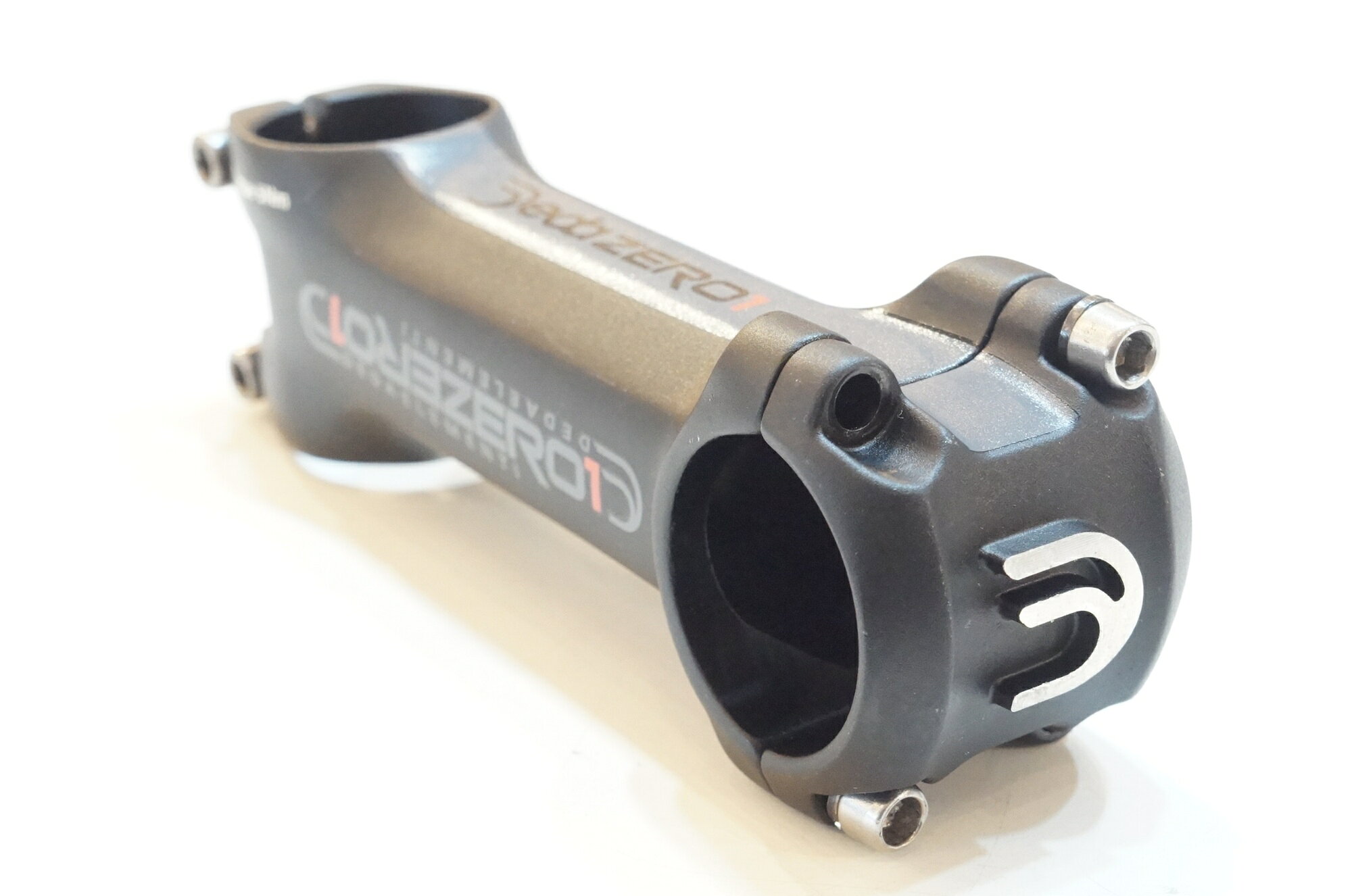 ■詳細・ハンドルクランプ径：31.7mm・ステム長：100mm■状態・使用に伴う小キズ、ヨゴレ等がございます。・ボルト2本欠品しております。【付属品】※画像に掲載している物で全てでございます。※商品の一部でも画像に無いものは欠品となり、返品返金は致しかねます為ご注意ください。 ■注意事項【在庫について】 在庫管理は細心の注意を払い行なっておりますが、システムの都合により在庫有と表記の商品につきましても、実在庫の反映との時間差により在庫が無い場合がございます。弊社はそれに伴う全てにおいて一切の責任は負いかねます事、何卒ご了承くださいませ。ご注文頂きました商品のご用意が出来かねました場合は、お電話とメールにてキャンセルご承諾お願いのご連絡をさせて頂きます。【掲載画像について】撮影方法やお客様の閲覧環境により、実際の商品とは違った色の見え方となる場合がございます。上記理由による返品、変更、キャンセルは一切お受け致しかねますまたシステム等の不備により、商品ページに別商品が含まれている、別カラー・仕様が掲載されている、商品情報に誤表記がある場合がございますご不明点がございましたら必ずご注文前にお問い合わせくださいませ。