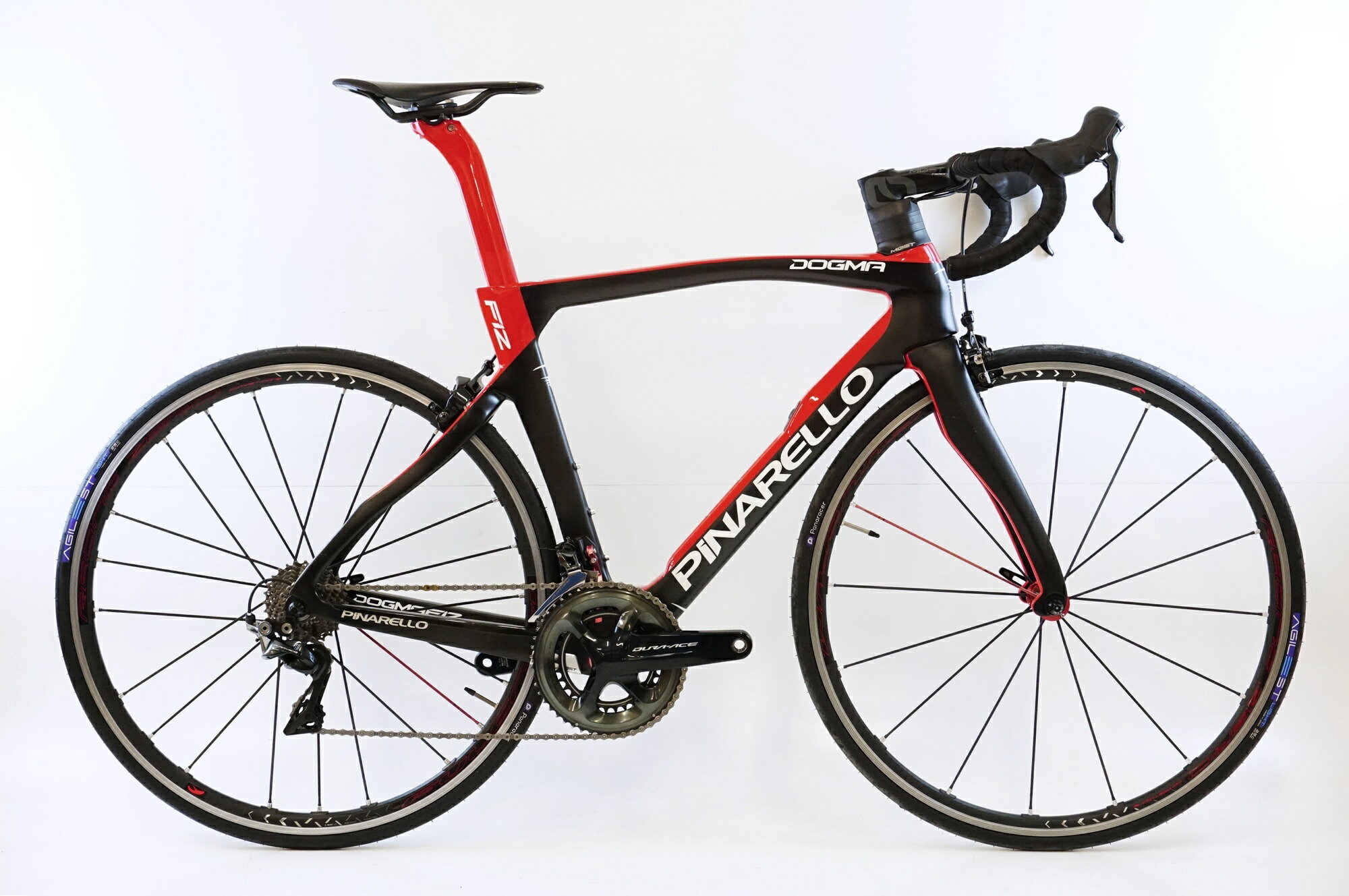 ■商品情報 メーカーサイズ:510 シートチューブ(C-T): 510mm トップチューブ(C-C):545mm(ホリゾンタル換算) 適応身長:170-180cm(目安) 重量:約6.95kg フレーム材質:カーボン レバー:SHIMANO DURA-ACE R9100 フロントディレイラー:DURA-ACE R9100 リアディレイラー:DURA-ACE R9100 ブレーキ:DURA-ACE R9110ダイレクトマウント クランク:DURA-ACE R9100 50-34T 172.5mm スプロケット:ULTEGRA 6800 11-28T ハンドル:MOST CARBON 420mm ステム:MOST ALU 100mm サドル:FIZIK ANTARES CARBONレール ホイール:FULCRUM RACING ZERO COMPETIZIONE CULT(定価189,200円) タイヤ:700x25C クリンチャー 変速段数:2x11 付属品:なし(ペダル付属なし) カラー：ブラック×レッド系 ■状態 使用に伴うキズやヨゴレがございますが、全体的に使用感は少なく状態良好です。 前後タイヤを新品に交換しています。(PanaracerAGILEST LIGHT超軽量レーシングタイヤ) 掲載画像以外にも細かい傷や多少の汚れがございます。 写真はなるべく実際の色に近付けておりますが、閲覧する環境によって色が異なる場合がございます。 ■注意事項【在庫について】 在庫管理は細心の注意を払い行なっておりますが、システムの都合により在庫有と表記の商品につきましても、実在庫の反映との時間差により在庫が無い場合がございます。弊社はそれに伴う全てにおいて一切の責任は負いかねます事、何卒ご了承くださいませ。ご注文頂きました商品のご用意が出来かねました場合は、お電話とメールにてキャンセルご承諾お願いのご連絡をさせて頂きます。【掲載画像について】撮影方法やお客様の閲覧環境により、実際の商品とは違った色の見え方となる場合がございます。上記理由による返品、変更、キャンセルは一切お受け致しかねますまたシステム等の不備により、商品ページに別商品が含まれている、別カラー・仕様が掲載されている、商品情報に誤表記がある場合がございますご不明点がございましたら必ずご注文前にお問い合わせくださいませ。