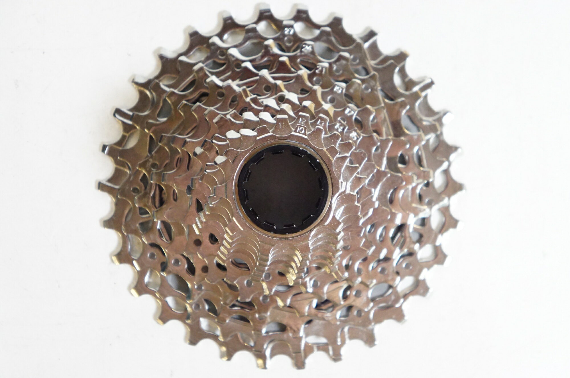 ■商品情報 ・SRAM XDR用 ・10-30T / 12速 ■状態 ・使用感のほとんどない、状態の良い品となっております。 ■付属品 ・掲載しているものが全てになります。 ■注意事項【在庫について】 在庫管理は細心の注意を払い行なっておりますが、システムの都合により在庫有と表記の商品につきましても、実在庫の反映との時間差により在庫が無い場合がございます。弊社はそれに伴う全てにおいて一切の責任は負いかねます事、何卒ご了承くださいませ。ご注文頂きました商品のご用意が出来かねました場合は、お電話とメールにてキャンセルご承諾お願いのご連絡をさせて頂きます。【掲載画像について】撮影方法やお客様の閲覧環境により、実際の商品とは違った色の見え方となる場合がございます。上記理由による返品、変更、キャンセルは一切お受け致しかねますまたシステム等の不備により、商品ページに別商品が含まれている、別カラー・仕様が掲載されている、商品情報に誤表記がある場合がございますご不明点がございましたら必ずご注文前にお問い合わせくださいませ。