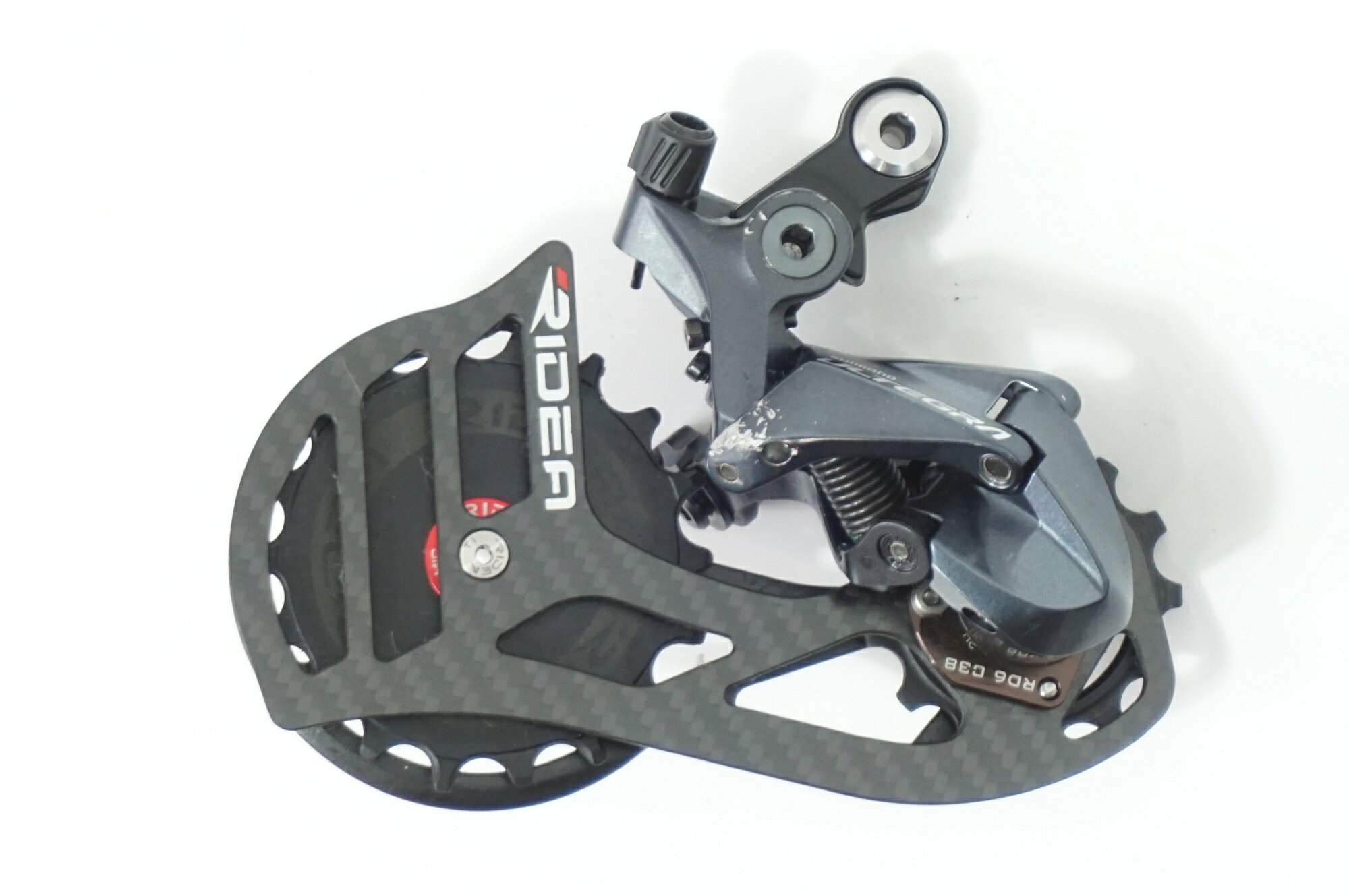 ■商品情報 RIDEA RD6 C38ビックプーリー ガイドプーリー13T テンションプーリー18T ■状態 ・使用に伴うキズ、ヨゴレがございます。 ■付属品 ・掲載しているものがすべてになります。 ■注意事項【在庫について】 在庫管理は細心の注意を払い行なっておりますが、システムの都合により在庫有と表記の商品につきましても、実在庫の反映との時間差により在庫が無い場合がございます。弊社はそれに伴う全てにおいて一切の責任は負いかねます事、何卒ご了承くださいませ。ご注文頂きました商品のご用意が出来かねました場合は、お電話とメールにてキャンセルご承諾お願いのご連絡をさせて頂きます。【掲載画像について】撮影方法やお客様の閲覧環境により、実際の商品とは違った色の見え方となる場合がございます。上記理由による返品、変更、キャンセルは一切お受け致しかねますまたシステム等の不備により、商品ページに別商品が含まれている、別カラー・仕様が掲載されている、商品情報に誤表記がある場合がございますご不明点がございましたら必ずご注文前にお問い合わせくださいませ。