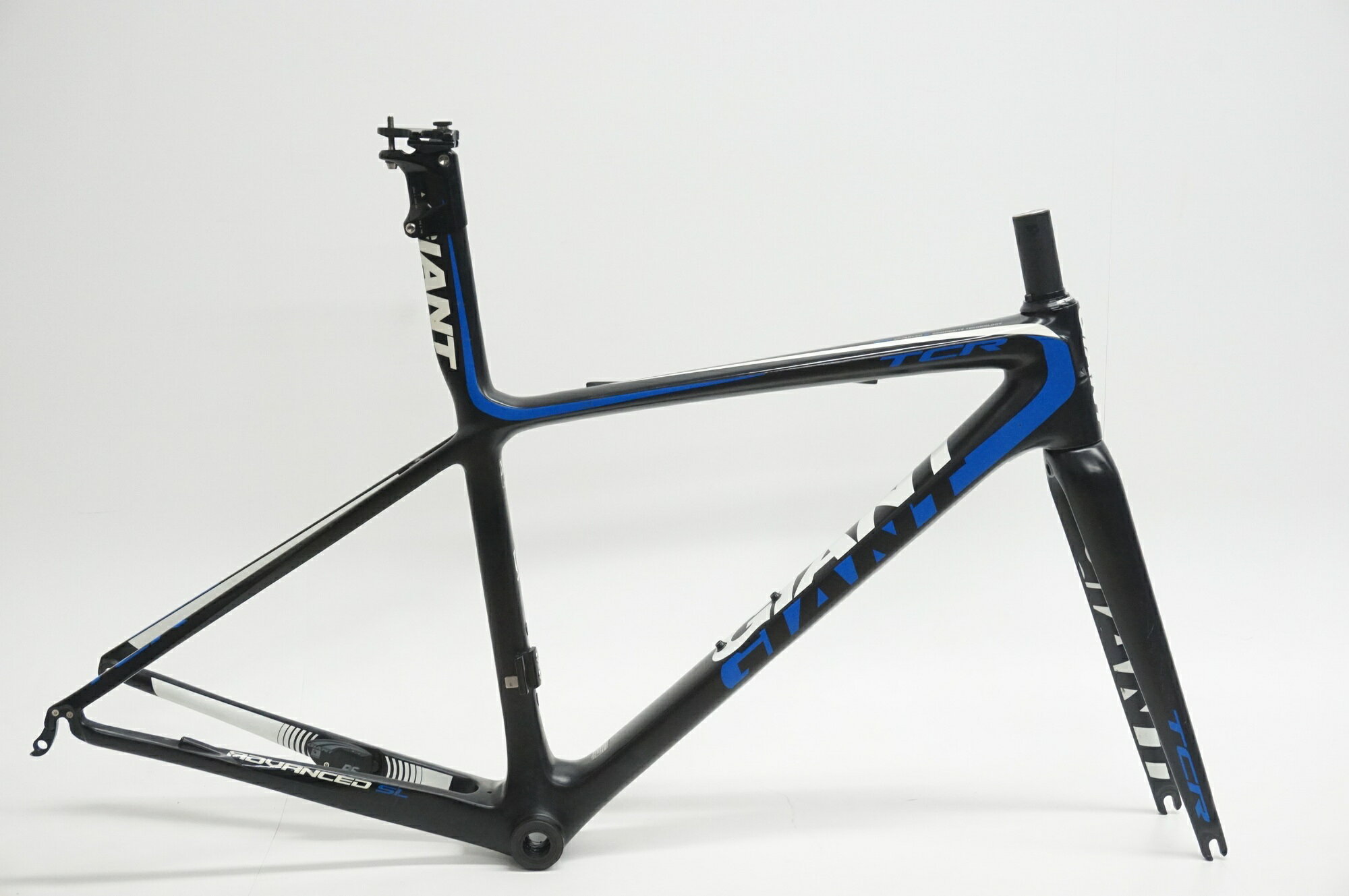 ■商品情報メーカーサイズ：XSトップチューブ(C-C):約510mm（ホリゾンタル実測）シートチューブ(C-T):約585mm（実測）適応身長:155-170cm（目安）重量：約1610gフレーム材質：カーボンフロントフォーク：カーボンジャンル：ロードバイクヘッド長：約124mmエンド幅 F：100mmエンド幅 R：130mm対応ブレーキ：リムブレーキホイールサイズ：700cBB規格：BB86シートポスト径：専用付属品：なし（掲載されている画像の物が全てになります）■状態・使用に伴うキズや汚れ、摩耗がございます。FD、RDのグロメットが欠品しております。・ISPのクランプ受け上部に大きな塗装欠けありますため、現状での販売となります。・各部組み付けによる動作確認や分解整備は行っておりません。・シートチューブはBB中心部-ISP受けの上端の実測値となります。・ヘッドパーツ一部欠品 ■注意事項【在庫について】 在庫管理は細心の注意を払い行なっておりますが、システムの都合により在庫有と表記の商品につきましても、実在庫の反映との時間差により在庫が無い場合がございます。弊社はそれに伴う全てにおいて一切の責任は負いかねます事、何卒ご了承くださいませ。ご注文頂きました商品のご用意が出来かねました場合は、お電話とメールにてキャンセルご承諾お願いのご連絡をさせて頂きます。【掲載画像について】撮影方法やお客様の閲覧環境により、実際の商品とは違った色の見え方となる場合がございます。上記理由による返品、変更、キャンセルは一切お受け致しかねますまたシステム等の不備により、商品ページに別商品が含まれている、別カラー・仕様が掲載されている、商品情報に誤表記がある場合がございますご不明点がございましたら必ずご注文前にお問い合わせくださいませ。