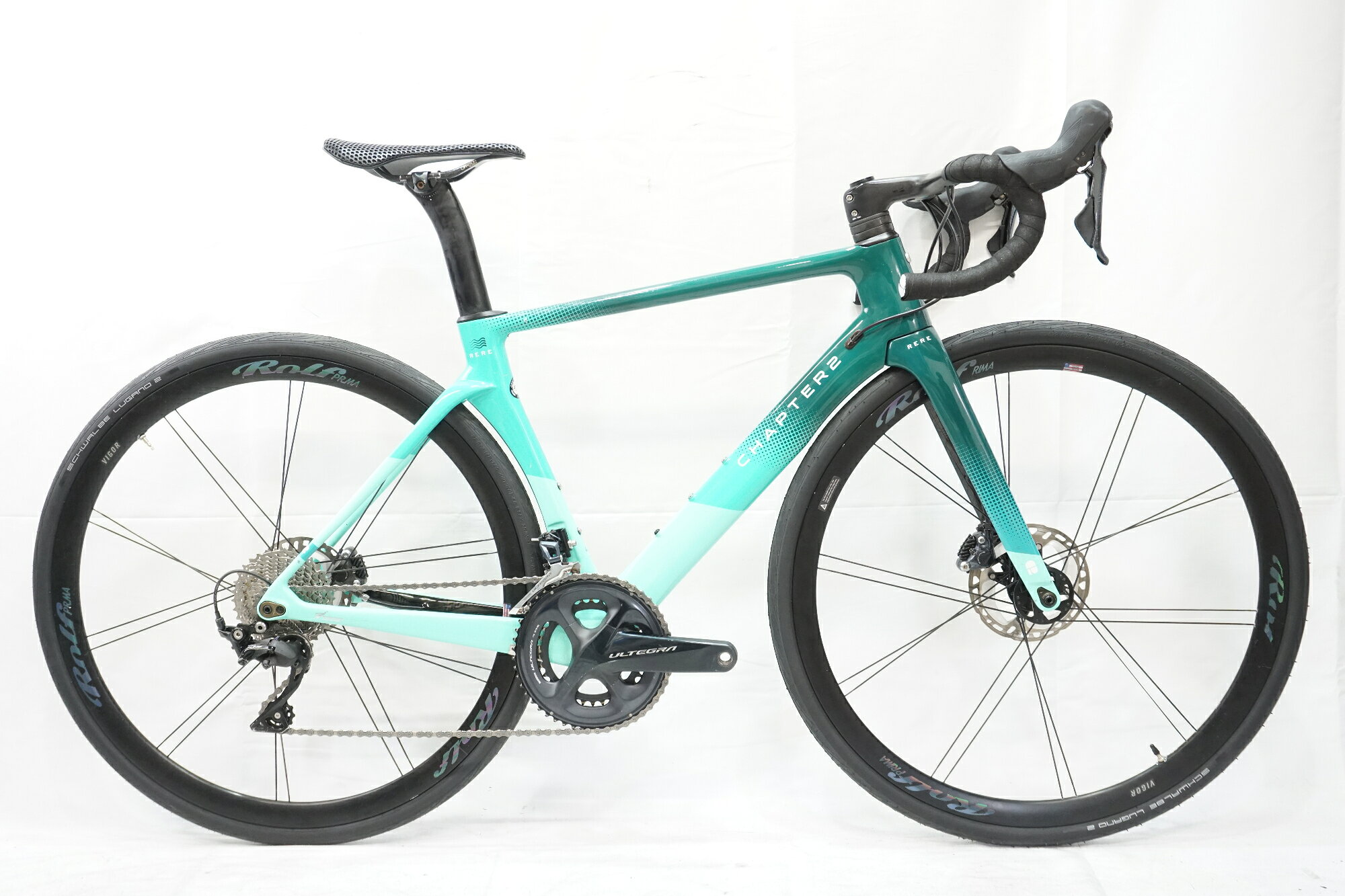 ■商品情報メーカーサイズ:Sシートチューブ(C-T): 450mmトップチューブ(C-C):530mm(ホリゾンタル換算)適応身長:165-175cm(目安)重量:約8.6kgフレーム材質:カーボンフロントフォーク:カーボンメインコンポ: DURA-ACE R9120フロントディレイラー: ULTEGRA R8000リアディレイラー: 105 R7000ブレーキ:F:R8070 R:4770クランク: ULTEGRA R8000 50-34T 170mmスプロケット: HG700-11 11-34Tハンドル:純正一体型サドル:RYETホイール:ROLF PRIMA VIGOR DISCタイヤ:700x32C変速段数:2x11付属品:なし(ペダル付属なし)■状態使用に伴うキズやヨゴレがございますハンドル上部に削れがござますシートポストにカットがございます(BBセンター～サドル上部最大670mm) ■注意事項【在庫について】 在庫管理は細心の注意を払い行なっておりますが、システムの都合により在庫有と表記の商品につきましても、実在庫の反映との時間差により在庫が無い場合がございます。弊社はそれに伴う全てにおいて一切の責任は負いかねます事、何卒ご了承くださいませ。ご注文頂きました商品のご用意が出来かねました場合は、お電話とメールにてキャンセルご承諾お願いのご連絡をさせて頂きます。【掲載画像について】撮影方法やお客様の閲覧環境により、実際の商品とは違った色の見え方となる場合がございます。上記理由による返品、変更、キャンセルは一切お受け致しかねますまたシステム等の不備により、商品ページに別商品が含まれている、別カラー・仕様が掲載されている、商品情報に誤表記がある場合がございますご不明点がございましたら必ずご注文前にお問い合わせくださいませ。