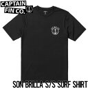 CAPTAIN FINのサーフTEE 「 SON BRILLA S/S SURF SHIRT 」 21A9132300 軽量50+UVプロテクション サーフTEE。 ラッシュガードよりもTシャツ感覚で着れます。 左胸ポケットに定番ロゴをプリント。 フロントのみのデザインとなります。 レギュラー・フィット 21A9132300_BLK カラー：ブラック 素材：88% RECYCLE POLYESTER / 12% POLYURETHANE サイズ( 着丈 / 身幅 ※約cm) M : ( 72 / 53 ) L : ( 74 / 56 ) XL : ( 77 / 59 ) ※身長170cm / 65kgのスタッフが着て「 M 」サイズでぴったりです。 サイズに関しては個々の感覚や好みもありますので、ご参考程度にお考え下さいませ。 ※お使いのモニターや機種によって、色の見え方が掲載の写真と異なる場合がございます。 ※ブランドまたはアイテムにより、表記のサイズに若干の差がある場合がございます。 ※販売価格は入荷の時期によって変動する場合があります。予めご了承下さいませ。 ※店頭や他サイトでも販売しておりますので、随時在庫が変動しております。 ご注文が確定しても、タイミングによっては商品がご用意出来ない場合がございます。 #CAPTAIN FIN #キャプテンフィン #TEE #SSTEE #Tシャツ #半袖Tシャツ #半袖 #トップス #メンズ #レディース #サーフブランド #サーフィン #サーフブランド #SURF #SKATE #CALIRORNIA #カリフォルニア