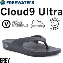 freewaters フリーウォータース 「 Cloud9 Ultra 」 UO-008 CALIRORNIAで生まれたfreewatersは海を感じるデザイン、コンセプトに加え、 様々なアウトドア アクティビティにフィットするアイテムを提案しています。 フリーウォータースのシューズを履くと、気分は一気にバケーションモード! 履き心地の良さとカジュアルスタイルがフリーウォータースの特徴です。 freewaters製品の総売り上げの1％が、不衛生な水が蔓延する地域や集落に、 安全な飲料水を提供するプロジェクトへの寄付金となります。 ブランドの立ち上げ時から『柔らかいだけ』、『足裏にフィットするだけ』ではない、どれだけ歩いても疲れにくい『究極のクッション性』を追い求めてきました。 2020年にリリースされた【Cloud9 Footbed】の開発で、その追い求めてきたクッション性を実現し、大ヒット商品となりました。 ただ柔らかいだけでなく反発性も共存させるために特殊な配合を加えた独自開発のEVAを使用し、それを適度な温度と時間で熱成型することにより硬すぎず、柔らかすぎない素材を開発することに成功しました。 Cloud9シリーズの中でもより立体的なフットベッドに設計されており、シーンを選ばず高い機能を発揮してくれます。クラッシクな形状のサンダルながら、シームレスなデザインの新時代サンダルです。 【植物由来の原料】 現在徐々に石油から植物由来の原料を使った製品が増えてきています。【Cloud9 Footbed】のEVA 素材は、ひまし油によって作られており、ひまし油の元となるのはトウゴマの実、その実がなる木は成長する際、多くの炭酸ガスを吸収し、大気中の二酸化炭素を削減します。 ※お使いのモニターや機種によって、色の見え方が掲載の写真と異なる場合がございます。 ※ブランドまたはアイテムにより、表記のサイズに若干の差がある場合がございます。 ※販売価格は入荷の時期によって変動する場合があります。予めご了承下さいませ。 ※店頭や他サイトでも販売しておりますので、随時在庫が変動しております。 ご注文が確定しても、タイミングによっては商品がご用意出来ない場合がございます。 #freewaters #フリーウォータース #SANDAL #サンダル #リカバリーサンダル #スライドサンダル #ビーチサンダル #トングサンダル #フットウェア #ルームシューズ #キャンプ #グランピング #アウトドア #メンズ #レディース #サーフブランド #SURF #SKATE #CALIRORNIA #カリフォルニア