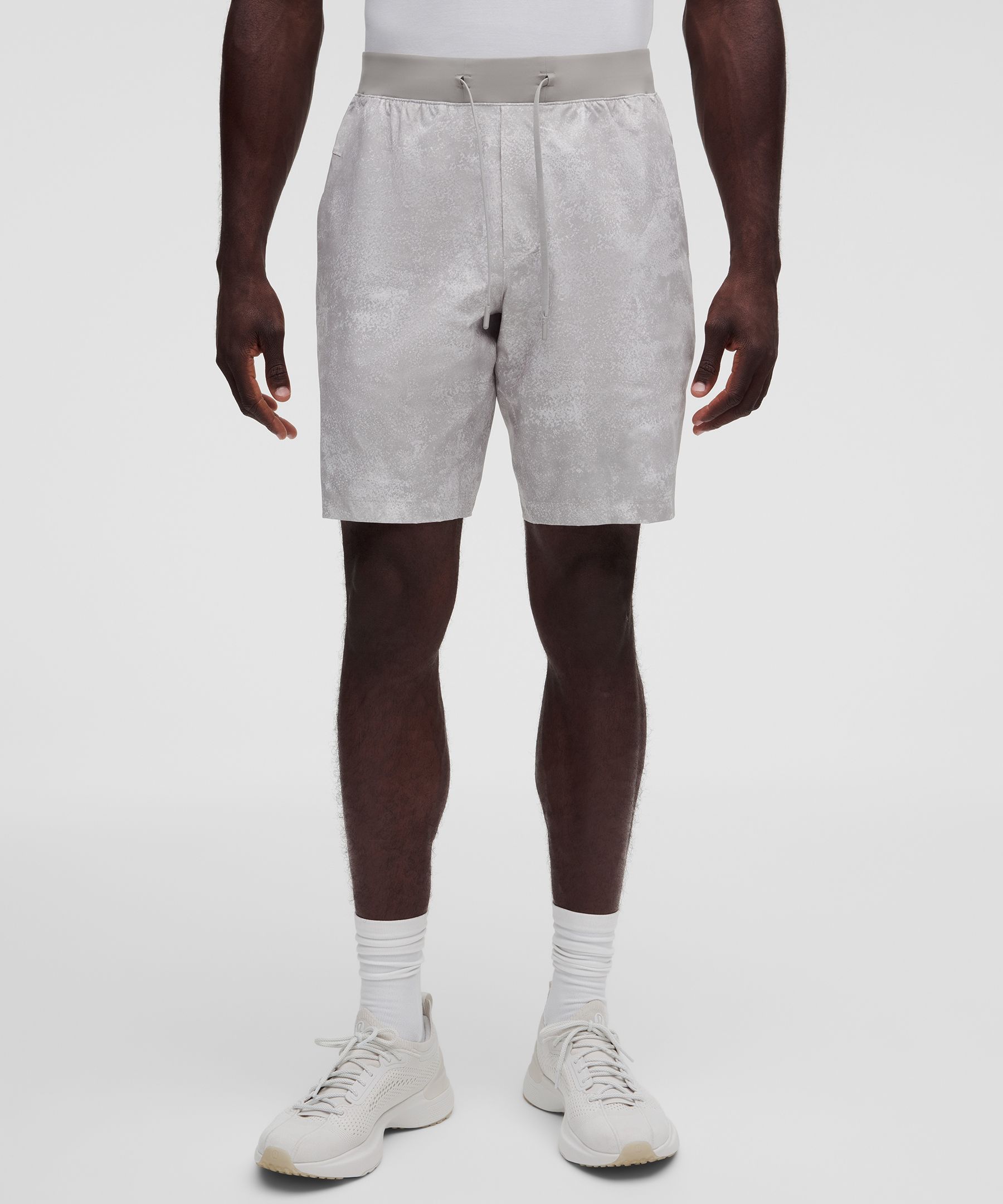 ルルレモン 公式ショップの[公式] ルルレモン lululemon 男性 Zeroed In インナーなしショーツ 股下9インチ - ショーツ - カジュアル｜アングル2