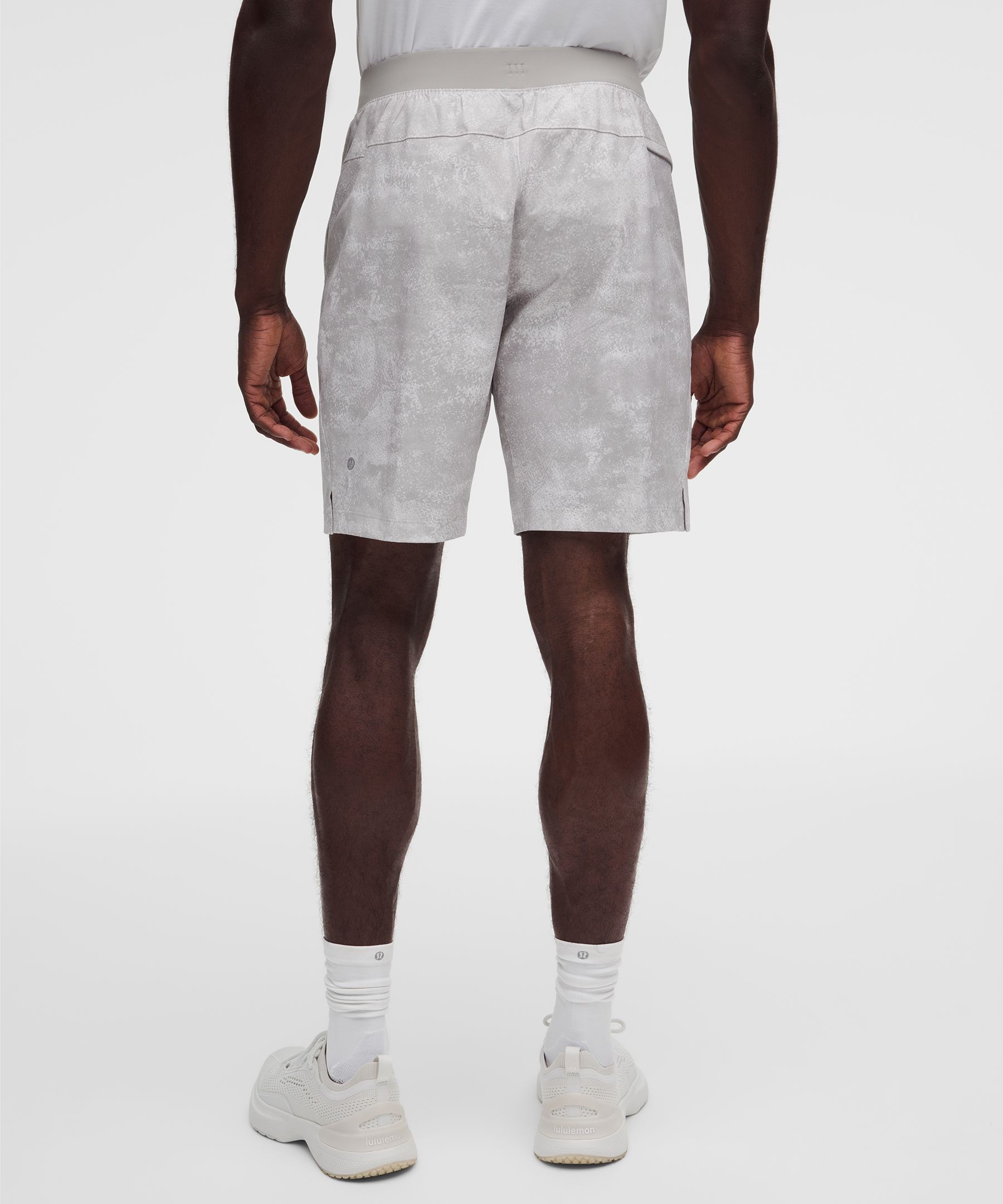 ルルレモン 公式ショップの[公式] ルルレモン lululemon 男性 Zeroed In インナーなしショーツ 股下9インチ - ショーツ - カジュアル｜アングル3
