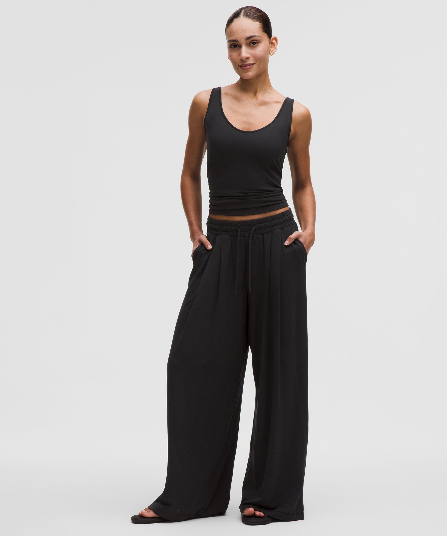 [公式] ルルレモン lululemon 女性 BeCalm ハイライズプリーツ エクストラワイドレッグパンツ - スウェットパンツ - ラウンジ