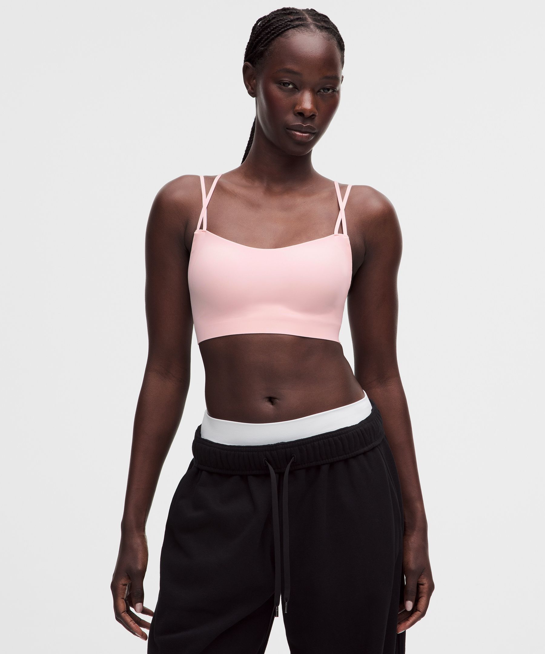 FlexyFlex ダブルストラップ ヨガブラ *ライトサポート、A-Cカップ Why we made this 女性の体のリズムに伴う変化にしなやかに対応。とびきりソフトで伸縮性に優れたヨガ向けダブルストラップブラは、贅沢な肌触りでいつでも心地よいフィット感。 Features and details しめつけない、くい込まない、ずれない接着加工のアンダーバンドブラカップを取り出せるレーザーカットのポケット付き Material and care 外側はとびきりソフト、内側はとってもなめらか四方向に伸びる4WAYストレッチ洗濯機を使った常温水洗濯 漂白剤の使用不可 吊り干し アイロン不可 ドライクリーニング不可 同系色の衣類と一緒に洗濯 Size Charts 販売者 ルルレモンアスレティカJP合同会社 〒106-0032 東京都港区六本木6-2-31 六本木ヒルズノースタワー 2F メーカー希望小売価格はメーカーカタログに基づいて掲載しています