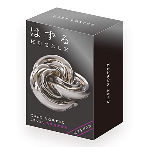 CAST VORTEX (キャスト ヴォルテックス)-/-/-・パッケージ個数:1・難易度 6・パズルテーマ 紋・発売年 2008・作者 Akio.Yamamoto・作者国籍 日本3つのピースは、それぞれ螺施(vortex)のボディに、2つの突起を持つ。 組んだ状態では、各ピースが平面的に一体化している。 はずすためには、複雑なからみ合いを立体的にほどいていく必要がある。着想の動機は阿修羅象。 古代インドの戦さの神であり、仏教の守護神でもある。三つの顔と六本の腕を持つその姿に、三位一体の構想を得た。 作者は日本の山本亜紀夫氏。 世界の知能をアナログなパズルに凝縮。 注目のガジェットはずるをご存じでしょうか What is HUZZLE はずるは、はずすパズル。 世界の天才クリエーター達が考案したパズルを、ハナヤマが精密鋳造技術ではずる化。 ダイキャスト製法で作りあげるメタル製のパズルシリーズです。 商品紹介 ●はずるはスマホで代用できない、手で触れて楽しむ大人のパズル。 アナログ回帰の機運が高まる中、はずるへの注目度も上昇中です。 ●現在世界50ヵ国以上で販売。 海外ではスタイリッシュで知的なとして認知されています。 ●頭を使う・手先を使う。ひらめきや発想力がものをいう脳トレ要素も支持されるポイントです。 触っていたくなる、置いておきたくなる、集めたくなるガジェット。大人のパズルはずるです。 ※キャストパズルから「はずる」へリニューアルを致しました。商品名とパッケージデザインは変更となっていますが、中身の変更はございません。 (.co.jpより)
