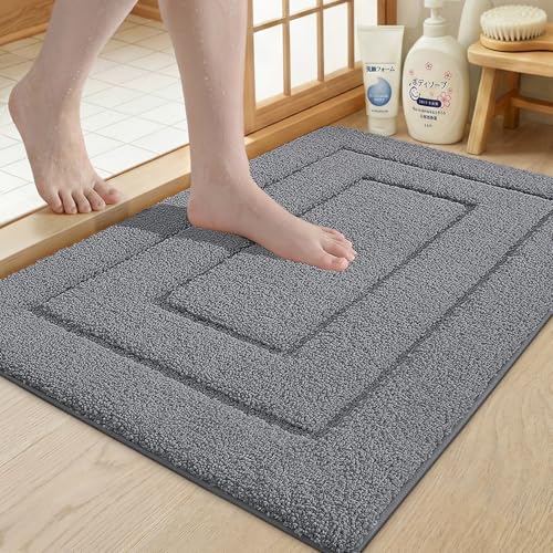 グレー/50cm×80cm/-・Size:50cm×80cmColor:グレー・柔らかい肌さわりマイクロファイバー素材で、ふわふわ気持ちいい肌さわりを感じします。マットに立ち上がると、ソフトな毛が足裏を包んで、爽やかで、踏み心地がいいです。そして、冷たくなくて、床の寒さを感じしません。一日中の疲れをすば早く解散します。・濡れた足がすぐ乾燥濃密で吸水力がいい繊維を加工し、水気をよく吸収します。びしょびしょな足をお風呂マットに包み込むと、すぐ水分を吸収します。いい乾燥さを与えます。足も、浴室のフロアも、よく乾く状態を保ちます。・滑り止める浴室ラグ裏面はズレにくいTPR素材で加工し、乾燥なフロアに設置すると、あちこちにズレにくいです。ずれなくて、床の表面とピッタリします。床が傷つかないです。利用する際、子供や、お年寄りにも安心で、滑るのは心配しません。・洗濯機で洗えるこちらのお風呂マットは、お手入れが簡単！汚れ防ぐから、カビや細菌などがよく付けません。毎日の洗濯やはいりません。洗濯の時は洗濯機にいれて洗えます。繊維の毛は丈夫で、散らしません。耐久性が高