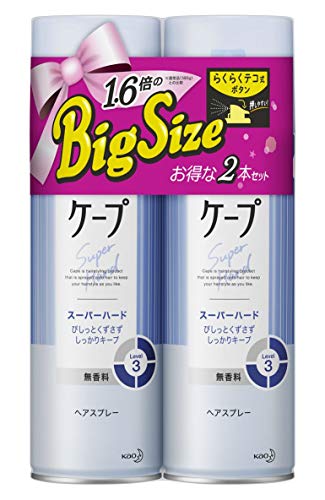 ・ 300グラム (x 2) ・内容量:600g・無香料・雨・風の日でもぴしっとくずさずしっかりキープ・ハネ・浮き毛もおさえてスタイルくずさない・らくらくてこ式ボタン説明 商品紹介 雨・風の日でもぴしっとくずさずしっかりキープ。ハネ・浮き毛もおさえてスタイルくずさない。 ※無香料 ※押しやすくなった『らくらくテコ式ボタン』採用 使用上の注意 ≪ご注意≫ ●傷、はれもの、湿疹等異常のある所には使わない。 ●肌に異常が生じていないかよく注意して使う。肌に合わない時、使用中に赤み、はれ、かゆみ、刺激、色抜け(白斑等)や黒ずみ等の異常が出た時、直射日光があたって同様の異常が出た時は使用を中止し、皮フ科医へ相談する。使い続けると症状が悪化することがある。 ●目に入らないよう注意し、目に入った時や皮フについた時は、すぐに充分洗い流す。 ●吸入しないよう注意する。 ●同じ所に続けて1秒以上噴射しない。 ●子供の手の届く所に置かない。 (ガス抜きキャップ付き(残ガス排出用)注意事項) ●中身を使い切ってから、火気のない屋外で行ってください。 ●可燃性の液が多量に出て危険なので、中身が残っている製品には使用しないでください。 ●本品のキャップ以外は使用しないでください。 火気と高温に注意 高圧ガスを使用した可燃性の製品であり、危険なため、下記の注意を守ること。 1 炎や火気の近くで使用しないこと。 2 火気を使用している室内で大量に使用しないこと。 3 高温にすると破裂の危険があるため、直射日光の当たる所やストーブ、ファンヒーターの近くなど温度が40度以上となる所に置かないこと。 4 火の中に入れないこと。 5 使い切って捨てること。 高圧ガス: LPガス/DME 原材料・成分 エタノール、LPG、（アクリルアミド／アクリル酸DMAPA／メタクリル酸メトキシPEG）コポリマー、グリセリン、ポリシリコーン-9、アセタミドMEA、乳酸 使用方法 使い方髪から20cm以上はなしてスプレー