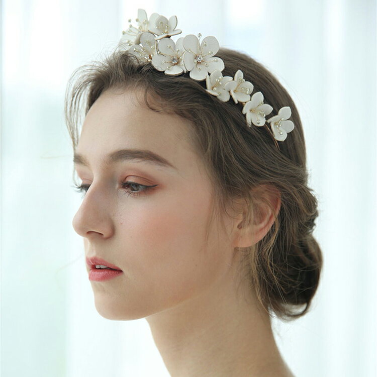 花嫁髪飾り 結婚式 ウェディング ティアラ ヘアアクセサリー ホワイトリーフ 披露宴 パーティー フラワー ガール ブライド ヘアーアクセサリー ヘッドドレス 花 ブライダル ダンス まとめ髪 ヘアアクセサリー 髪留め ヘアアレンジ 髪飾り ヘッドアクセ ヘアアクセ