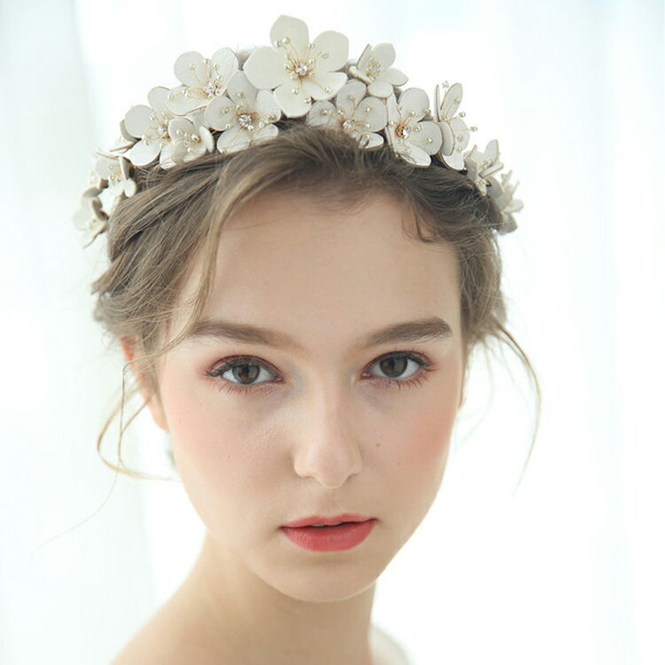 花嫁髪飾り 結婚式 ウェディング ティアラ ヘアアクセサリー ホワイトリーフ 披露宴 パーティー フラワー ガール ブライド ヘアーアクセサリー ヘッドドレス 花 ブライダル ダンス まとめ髪 ヘアアクセサリー　髪留め ヘアアレンジ 髪飾り ヘッドアクセ ヘアアクセ