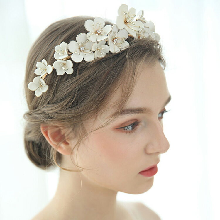 花嫁髪飾り 結婚式 ウェディング ティアラ ヘアアクセサリー ホワイトリーフ 披露宴 パーティー フラワー ガール ブライド ヘアーアクセサリー ヘッドドレス 花 ブライダル ダンス まとめ髪 ヘアアクセサリー　髪留め ヘアアレンジ 髪飾り ヘッドアクセ ヘアアクセ