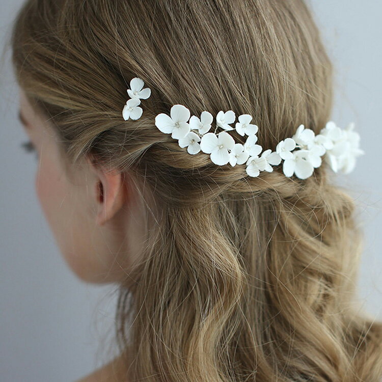 花嫁髪飾り 結婚式 ウェディング ティアラ ヘアアクセサリー ホワイトリーフ 披露宴 パーティー フラワー ガール ブライド ヘアーアクセサリー ヘッドドレス 花 ブライダル ダンス まとめ髪 ヘアアクセサリー　髪留め ヘアアレンジ 髪飾り ヘッドアクセ ヘアアクセ