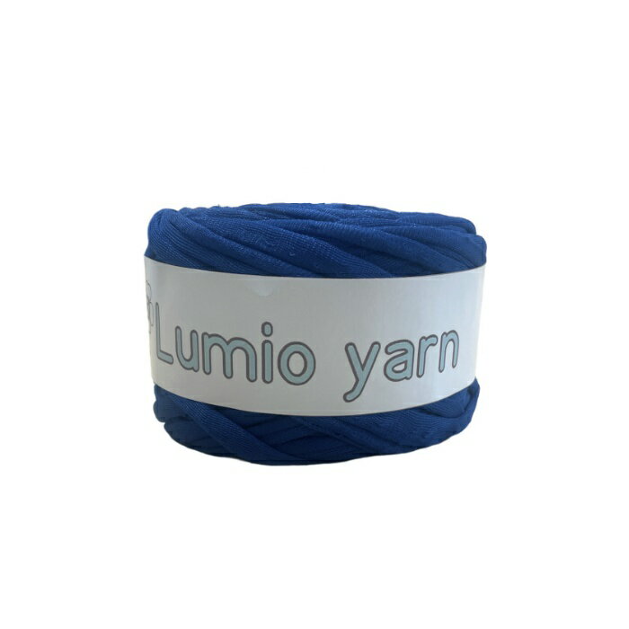 Lumio yarn（ルミオヤーン)とは・・・エコ素材の編み糸です。 特徴：廃棄処分してしまう生地端材を再利用した商品です。綿100％のTシャツヤーンと比較して、Lumio yarnは合繊繊維ですので薄くて軽く耐久性にも優れています。 素材：ポリエステル100％ 長さ：約50m 重さ：約100g～約130g 伸縮性：なし がぎ針(推奨)：4mm～8mm 生産国：日本 ※確認してください ・太さに多少のばらつきがあります ・全長に針穴が開いています（画像を確認してください） ※お使いのブラウザーの環境により色が違って見える場合があります。 Tシャツ Tシャツヤーン 編み物 ズパゲティ 手作り ハンドメイド エコ sdgs