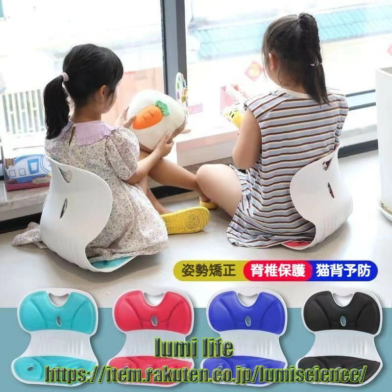 商品ポイント 【人体工学チェアサポートチェア】 人体工学チェアサポートチェアは、脚部、お尻、腰部の三つの重要なポイントを完璧にサポートし、力を入れる必要はありません。まるで大きな手が優しく背中を支えているかのようで、あなたの座り姿は常に理想的な「S」字曲線を描きます！ 【男女ともに利用可能】 男女ともに利用可能で、実用性と機能性が融合した理想的な椅子選びとなります。恋人や両親、友人へのプレゼントにも最適です。同時に、自身の勤勉な努力へのご褒美として、大切な身体への愛情表現としてもご利用いただけます。 【腰から微妙なサポート感を感じる】 サポートメモリーフォームで充填された座面と背もたれは、腰に密着し、お尻を包み込み、柔らかな快適さを提供します。同時に腰から微妙なサポート感を感じることで、椅子に全身を任せる安心感をもたらします 【日常の生活や職場でも、よい使い心地】 リビング、寝室、書斎、ダイニングと、場所を問わず自由に運び、至る所でご使用いただけます。オフィスチェア、家庭の座椅子、床やソファなど、さまざまな環境に適応します。日常の生活や職場でも、よい使い心地をもたらし、あなたの健康に寄り添う小さな助けます。 【配送について】 同じ注文で2点以上ご購入頂く場合には、分けて発送可能性がございます。 一時欠品の際は、ご注文頂いて4〜7日の入荷となります。 直接仕入先からの発送する場合があります。 メーカー完売の際はご容赦ください。 万が一出荷が遅れる場合はメールでご連絡致します。 【保証期間】　 保証期間を「365日間」としていますので、安心してご利用いただけます。 当店ブランドの商品は、多くのお客様にご愛用頂いております。ヨドバシカメラにも販売して頂いている信頼のブランドです。 ご安心してご利用いただけます。 メーカー希望小売価格はメーカーサイトに基づいて掲載しています