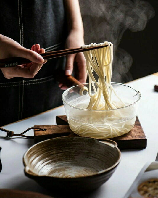 樂天商城 - ミルクパン 片手鍋 ガラスパン ガラス鍋 ソースパン ミニ鍋 ガラスポット ガラス製 クリア 透明 北欧風 耐熱ガラス V字型注ぎ口 台所用品 透明 耐熱 400ml 600ml キッチン 調理器具 多機能 木製ハンドル イン