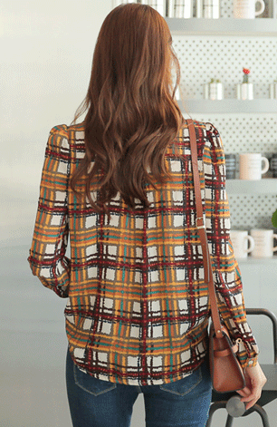 秋色チェック長袖ブラウスvネックフォーマルスーツインナー着やせ華奢見え保護者会お呼ばれ体型カバー母ママ入学式入園式七五三お宮参り同窓会服装レディース新作【メール便送料無料】[Beige/Charcoal][Free]