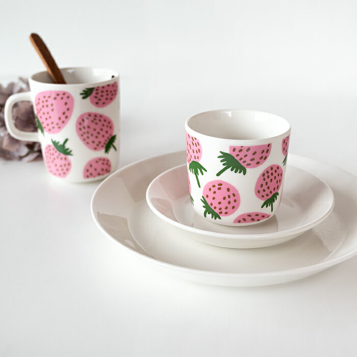 【 数量限定 】2023SS 新入荷 marimekko マリメッコ ラテマグ Mansikka マンシッカ イチゴ ホワイト×ピンク×グリーン★1個単位での販売 2個同時購入でBOX入りのサムネイル
