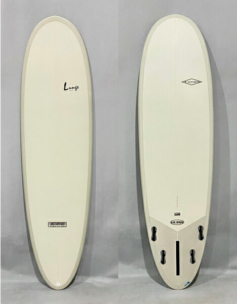 SIZE6’8”（203センチ）×21 1/2（54.6センチ）×2　5/8（6.7センチ）　CL値41.4L EPSフォームデッキ、ボトムの仕上げクールグレイ（エアブラシ）　サンド仕上げボトム形状シングルコンケイブからダブルコンケイブレール形状ハーフボキシーロッカーノーズ、デッキともにLOWロッカーFIN仕様FCS2プラグ　クワッドフィン仕様　FCS2用フィン+センターフィンが付属します。適正体重50キロから100キロ（サーフレベルにより変動します。）特徴 基本となるクリアの渋くおしゃれなボードでEPSフォームボードになります。 軽量で扱いやすく、波をラジカルに攻める方にお薦めモデルです。 LUNGE一押しのミニロングボードで、ロングボードでは動きに不満が残る方やショートではテイクオフに不安がるミドルエイジの方に朗報です。このボードはワイドなノーズエリアと絞り込んだピンテールが最新のアウトラインにより融合し、あらゆる波に対応可能なボードとなっています。ステップを踏むことなく、容易にノーズへ移動が可能で、ネーミングどおりにハングファイブが可能です。コントロール性能、テイクオフ性能、スピード性能のトータルバランスに優れたボードであり、日本のビーチブレイクの波に最高のパフォーマンスを発揮します。さらにフィンシステムは5フィン仕様を採用して、トライフィン、クワッドフィン、5フィン等のバリエーションを試して頂けます。ビギナーの方から、ミドルエイジサーファーの方まで幅広い対応が可能なボードです。ぜひ、一度試してみる価値ありですよ！配送方法：　1西濃運輸：営業所止めとなります。2佐川急便：自宅まで配送　のどちらかを選択できます。（西濃運輸支店止めはお引き取りが必要となります）