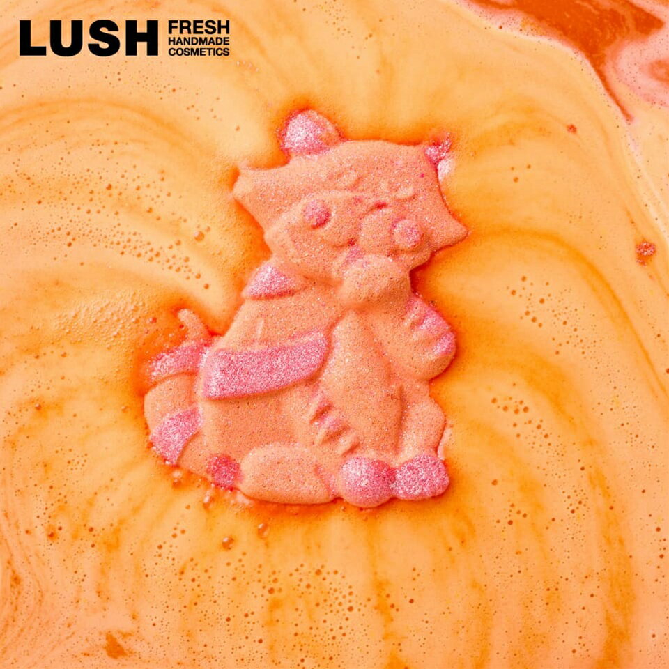 LUSH スパイシートム バスボム クリスマス 限定 2025 入浴剤 プチギフト プレゼント 人気 かわいい ヴィーガン コスメ ラッシュ 公式