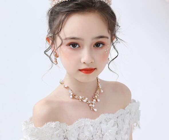 【送料無料】子供髪飾り 花 リーフ パール モチーフ カチューシャ ウエディング ヘ...