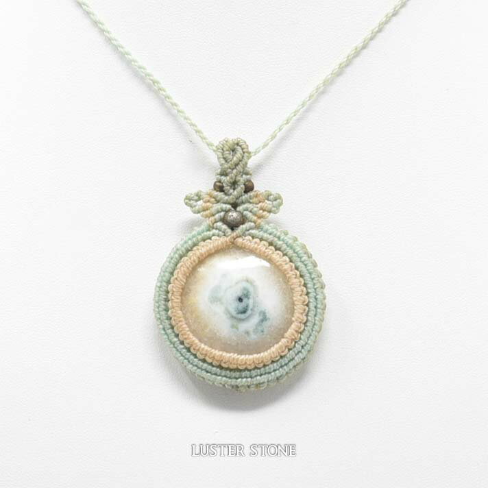 ハンドメイド　まくらめ マクラメ編み ソーラークォーツ ネックレス　ペンダント　天然石 パワーストー..