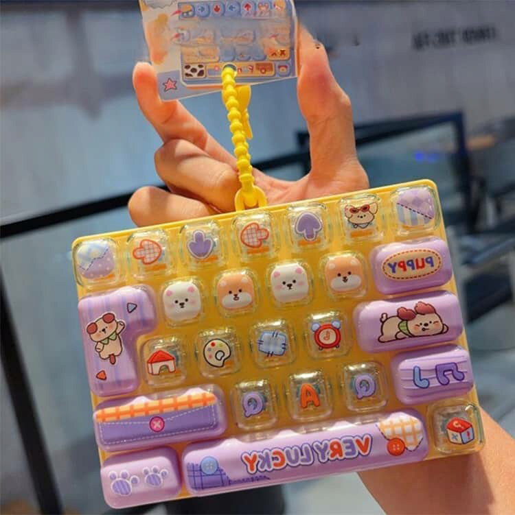 SNSで話題 子供向けのおもちゃ 可愛い フィジェットキーボード キーホルダー 26キー スクイーズ キーボードチャーム バッグチャーム ストレス解消 グッズ 手遊び 無限 減圧 おもちゃ ボタン 握る 暇つぶし ストレス発散 大人 子供 ミニキーボード 送料無料 lutella-10011758 ルテラ サンプル画像3